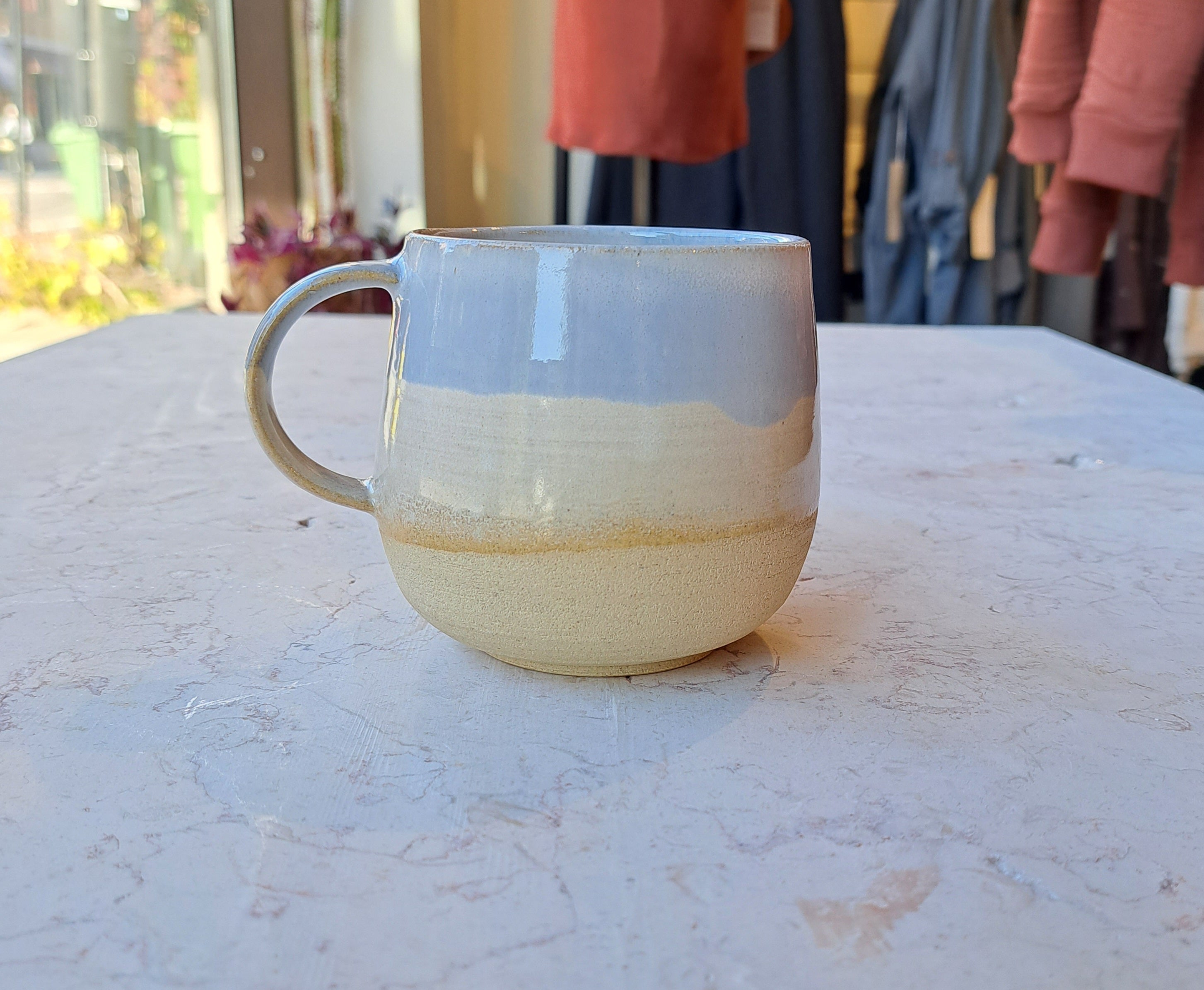 ateliermarienguyen-ceramiste-vaisselle-tasse-ceramique-blanche-coulure