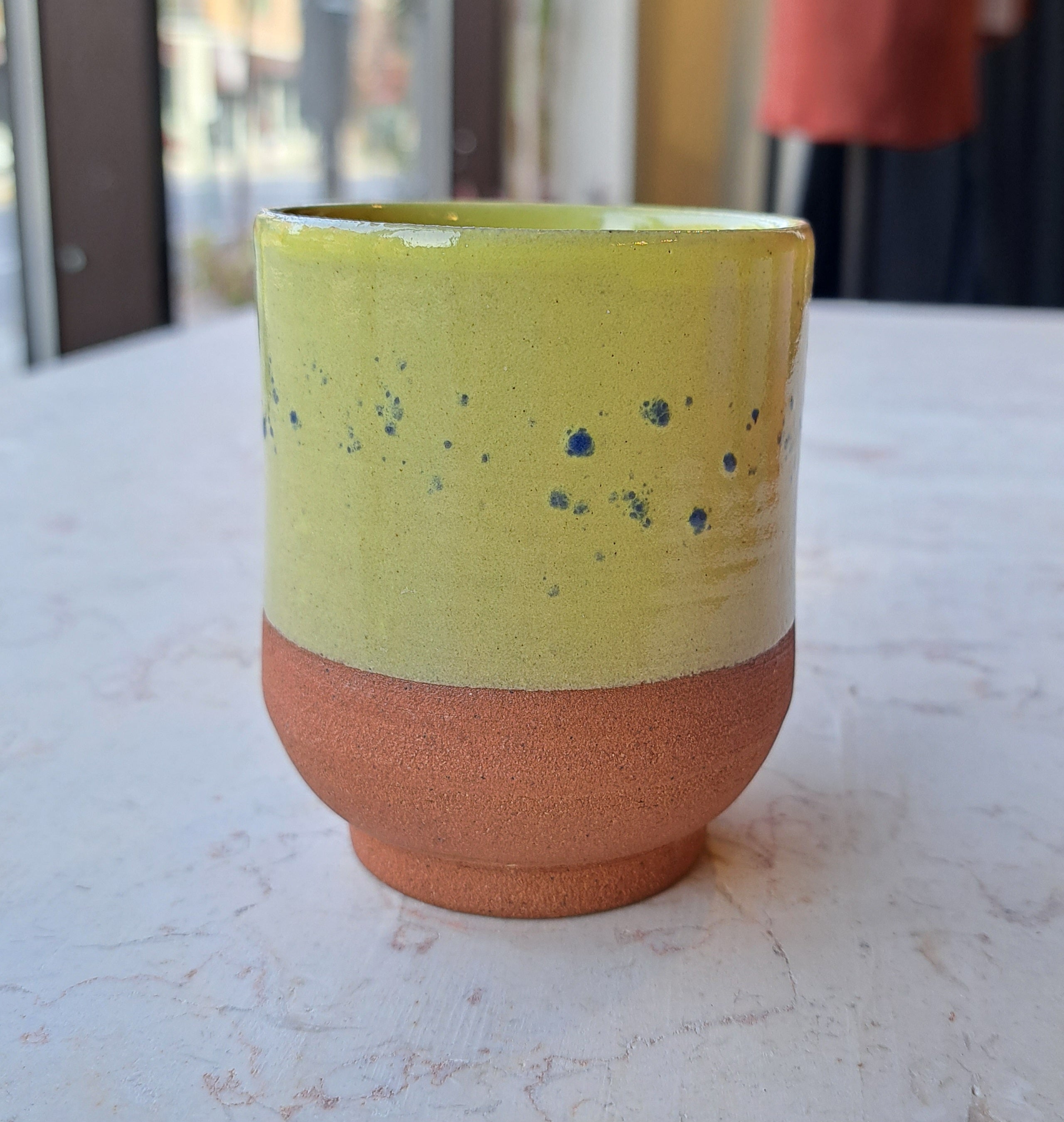 ateliermarienguyen-ceramiste-vaisselle-gobelet-verre-colore-ceramique-lime