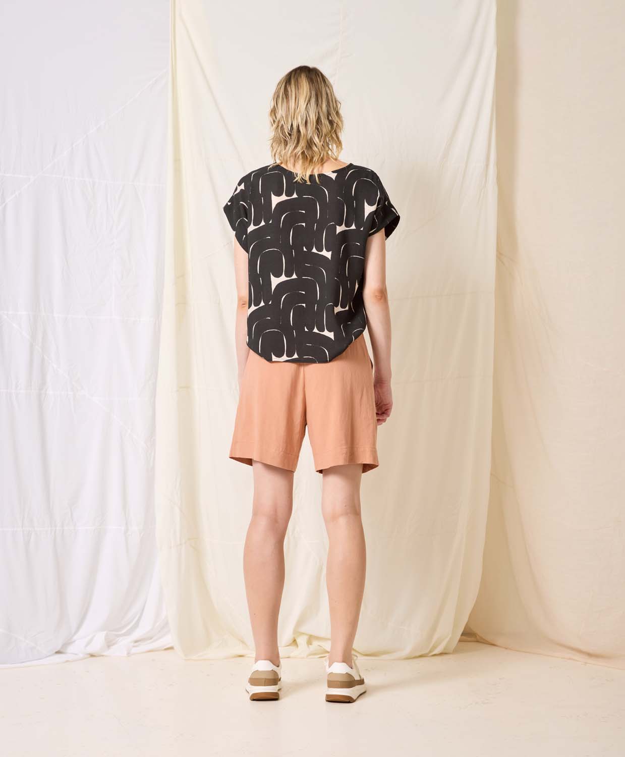 cokluch-haut-ombre-arche-noir-pe24