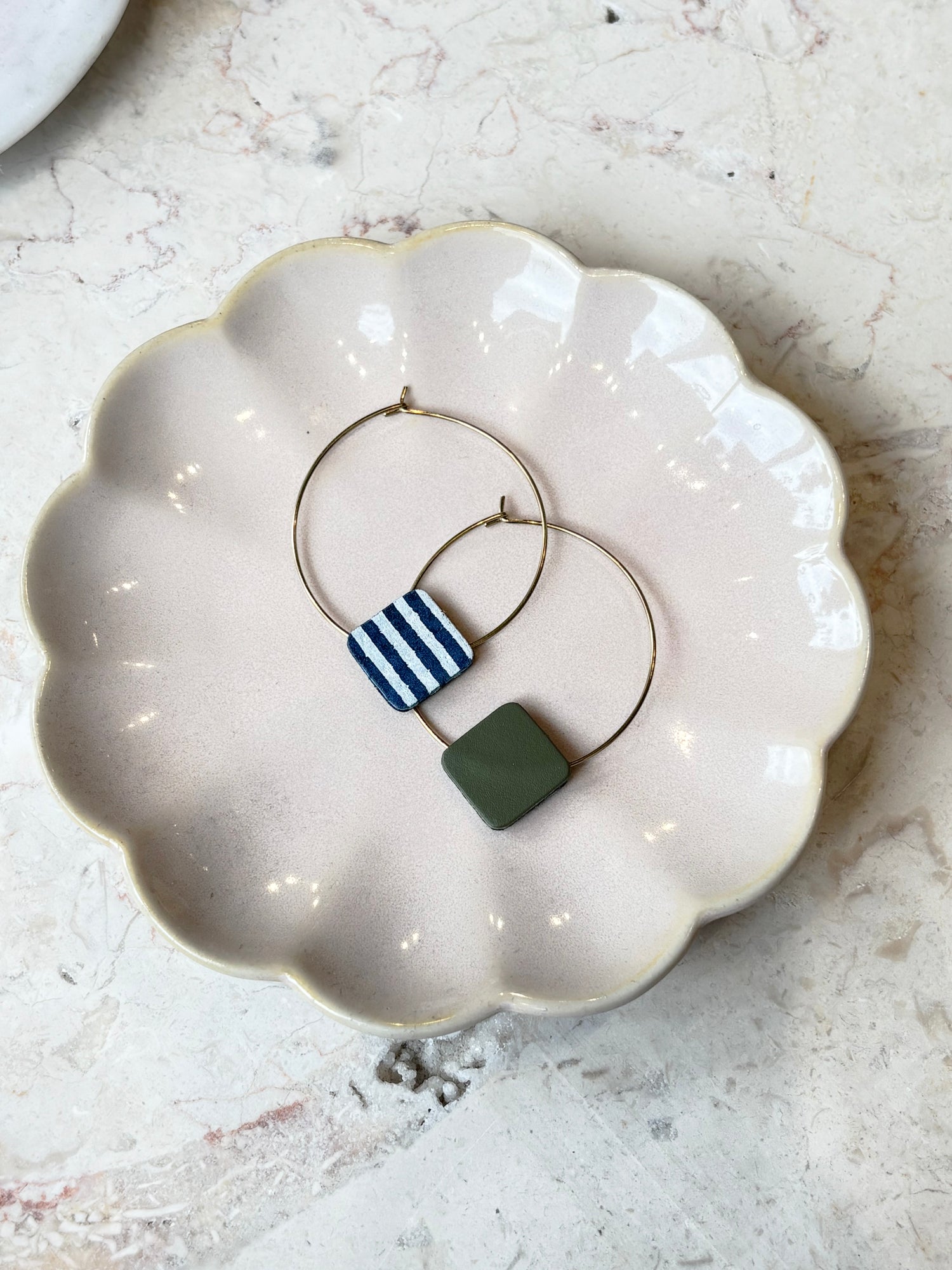 chikiboom-bijou-bouclesdoreilles-creoles-rond-carre-cuirrecycle-kaki-marine-ligne