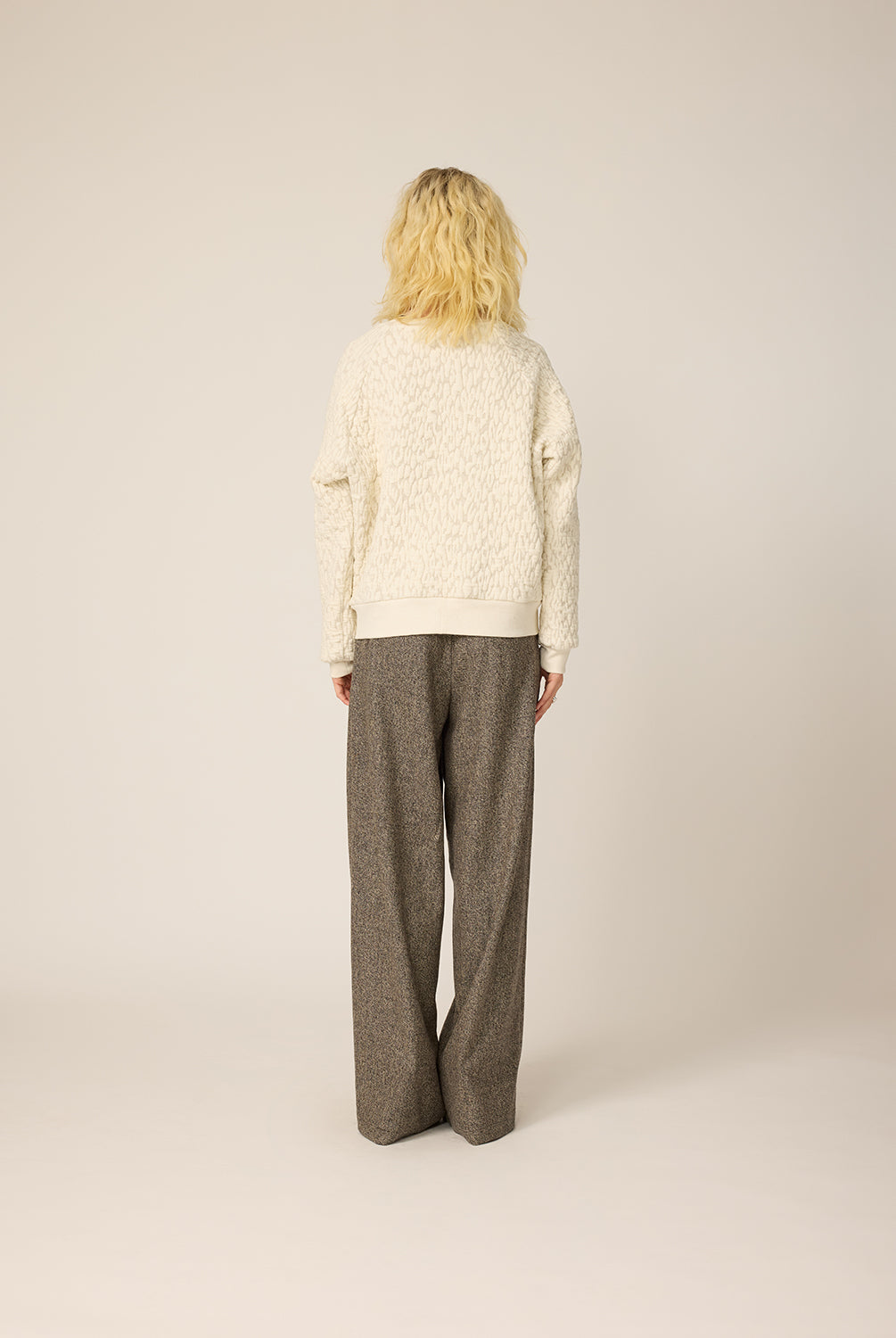 chlo-par-cokluch-haut-chandail-lou-naturel-pantalon-zaho-tweed-grege-ah2627