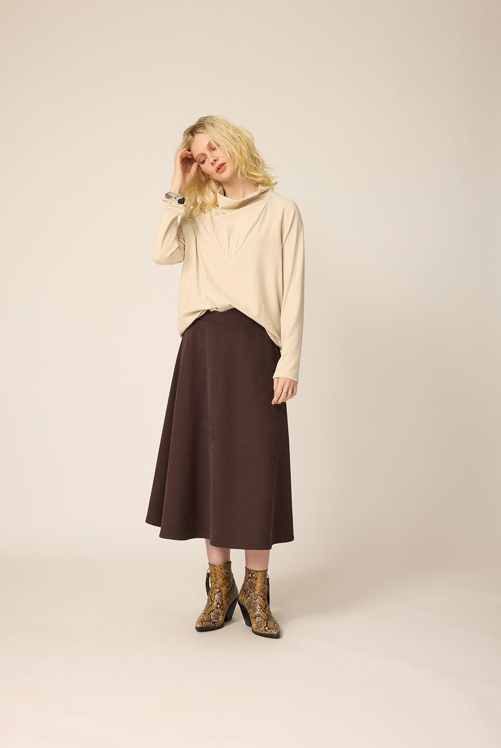 chlo-par-cokluch-haut-pull-paz-sand-jupe-amber-espresso-ah2627
