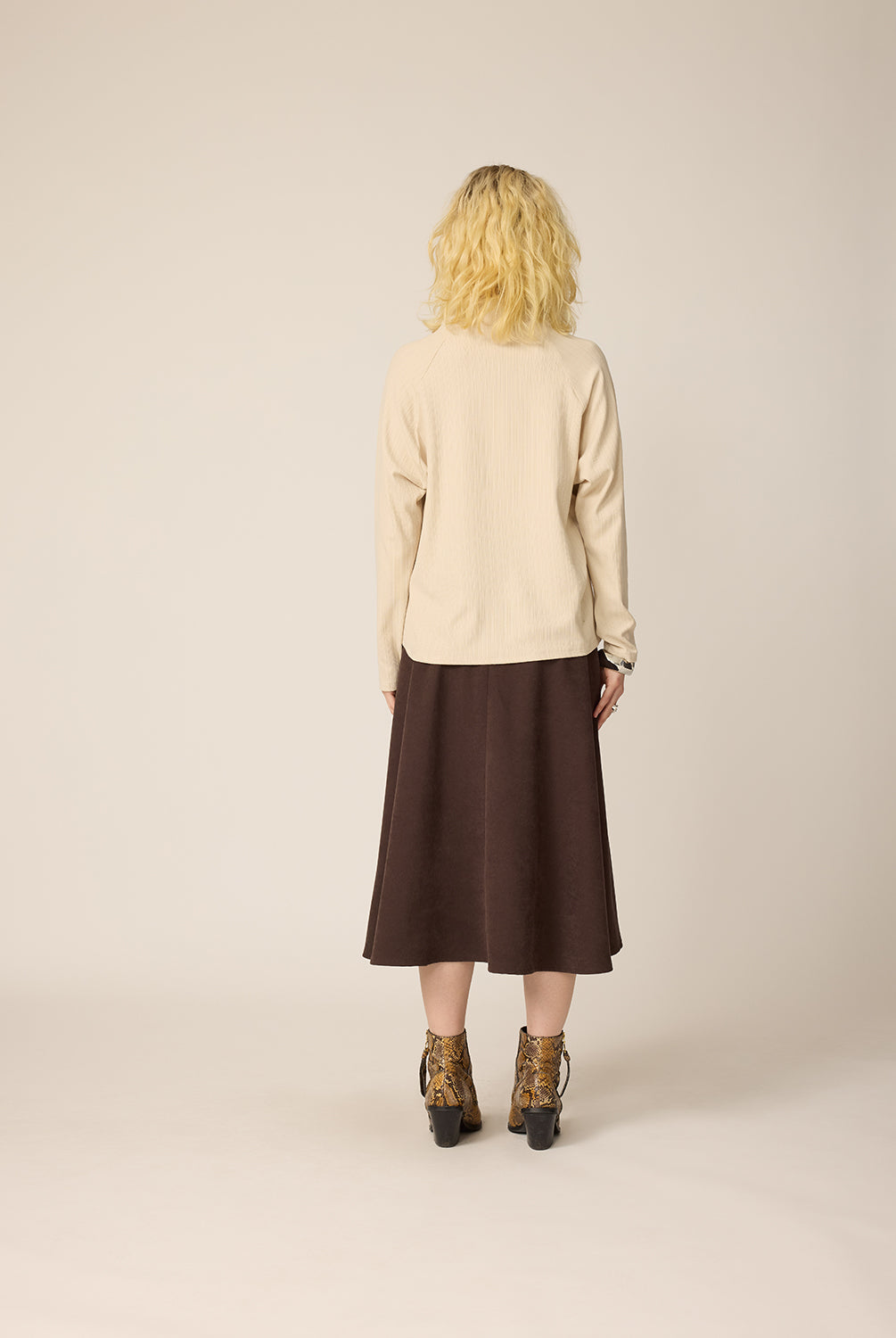 chlo-par-cokluch-haut-pull-paz-sand-jupe-amber-espresso-ah2627