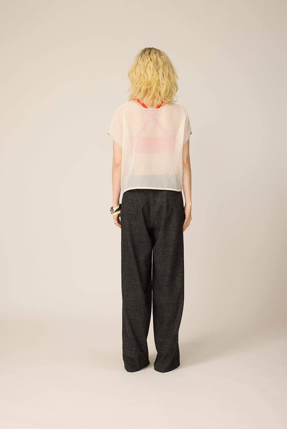chlo-par-cokluch-haut-tshirt-ape-creme-pantalon-zaho-tweed-noir-ah2627