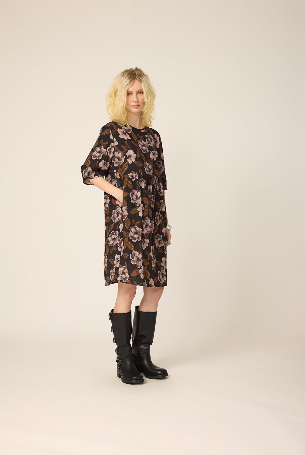 chlo-par-cokluch-robe-emma-flowers-noir-ah2627