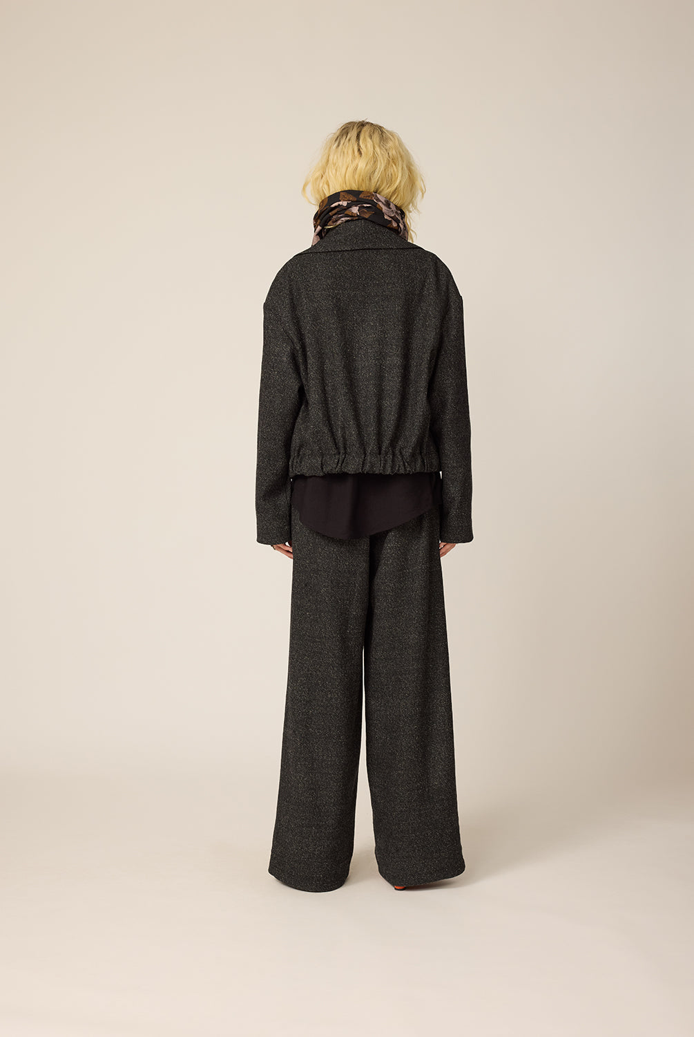 chlo-par-cokluch-veste-pardessus-blaise-tweed-noir-chemise-chad-noir-pantalon-zaho-ah2627