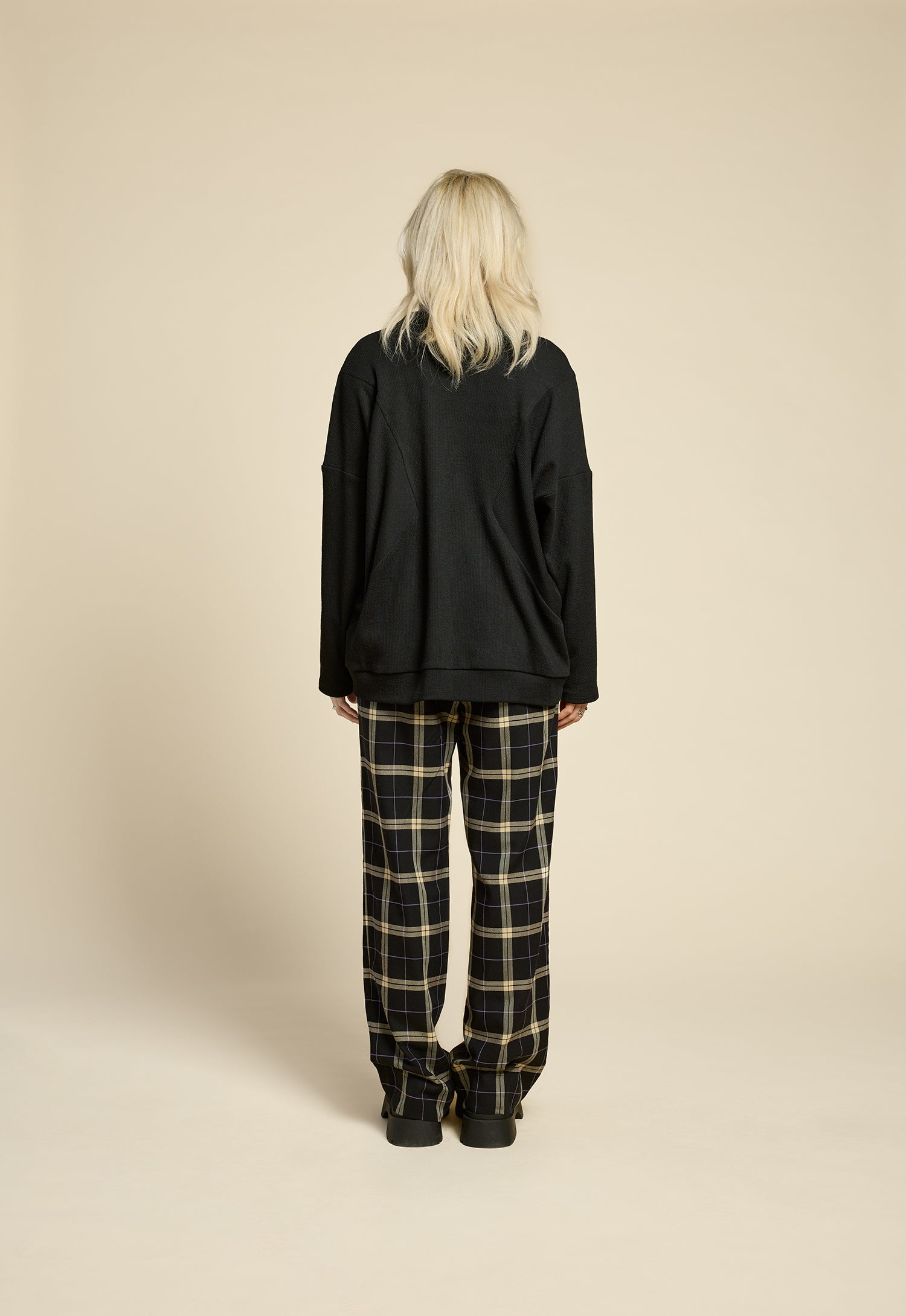 cokluch-cardigan-pardessus-cendres-noir-pantalon-westcoast-plaid-noir-ah2526