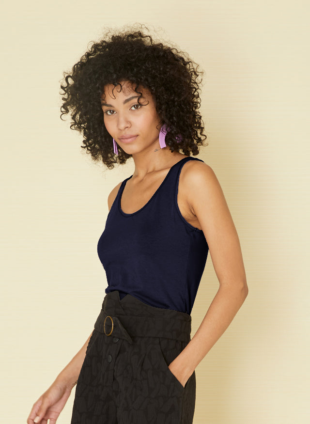 cokluch-haut-camisole-neha-marine-rayonne-bambou-lesbasics