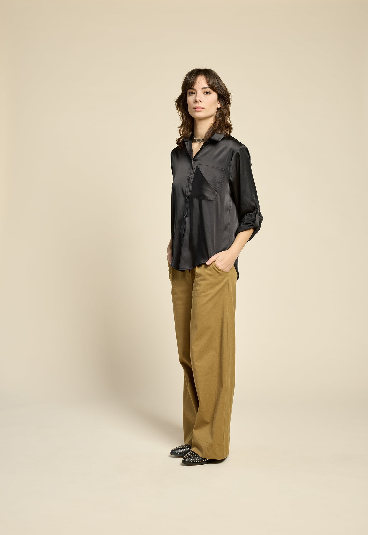 cokluch-haut-chemise-danse-noir-pantalon-thechain-antique-ah2526