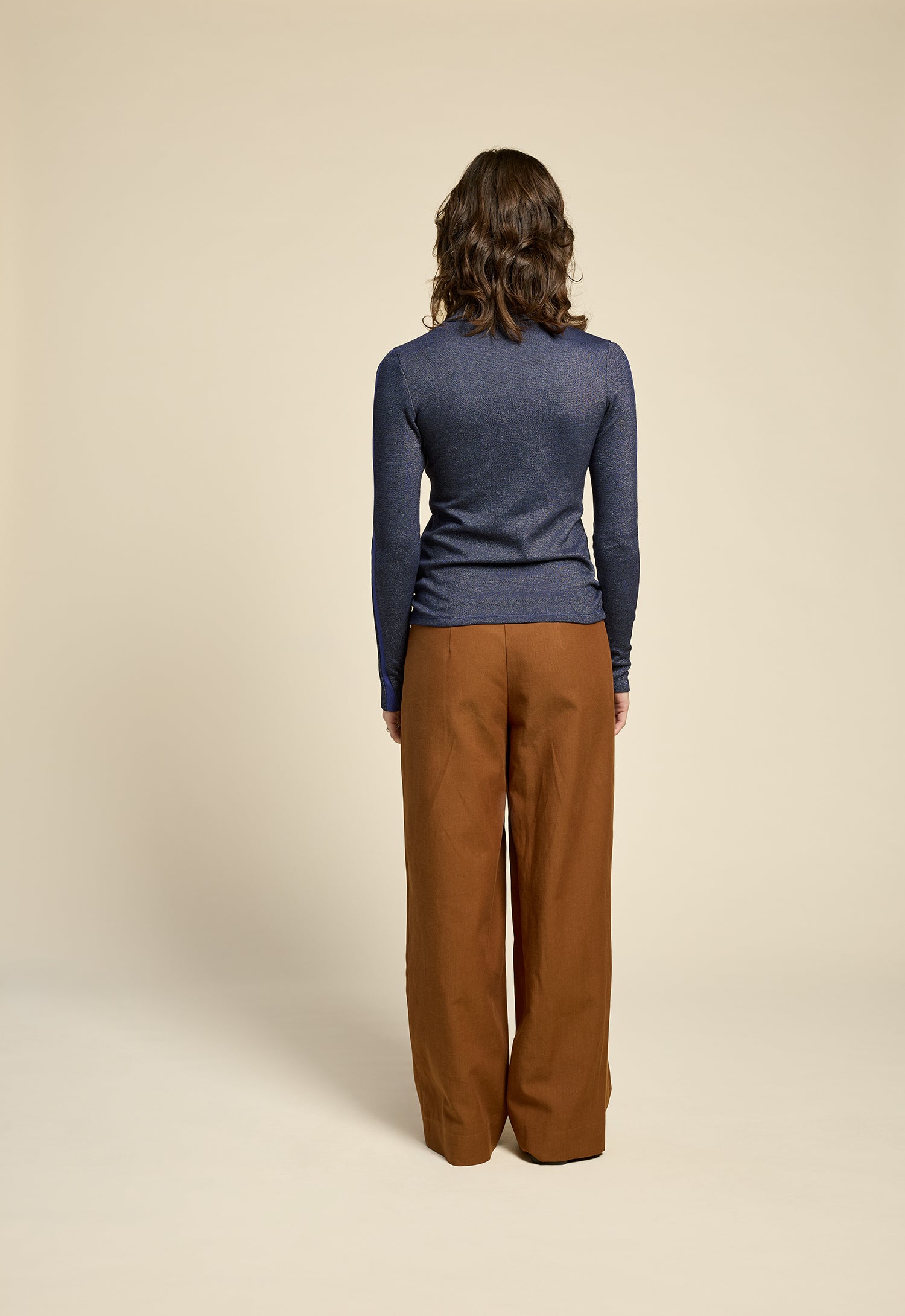 cokluch-haut-colroule-mortel-twilight-facette-pantalon-romeo-cognac-ah2526-holiday