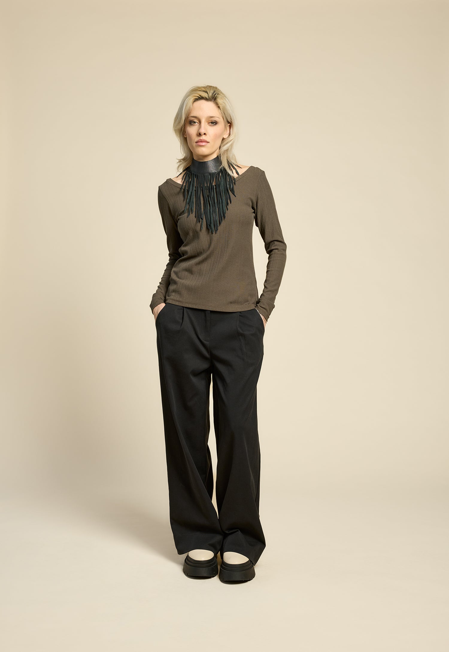 cokluch-haut-confetti-olive-pantalon-thechain-noir-ah2526