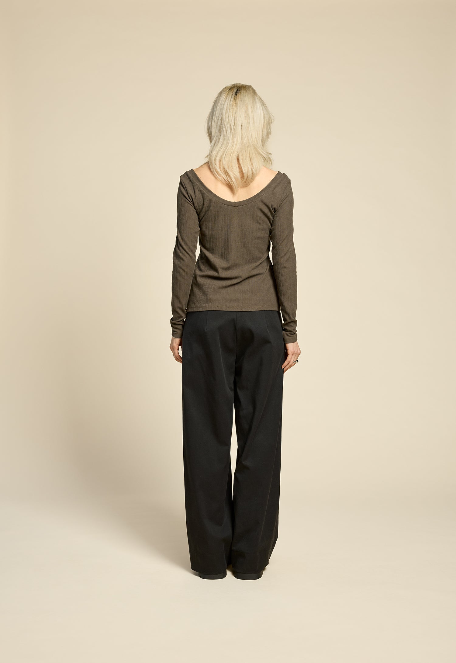 cokluch-haut-confetti-olive-pantalon-thechain-noir-ah2526