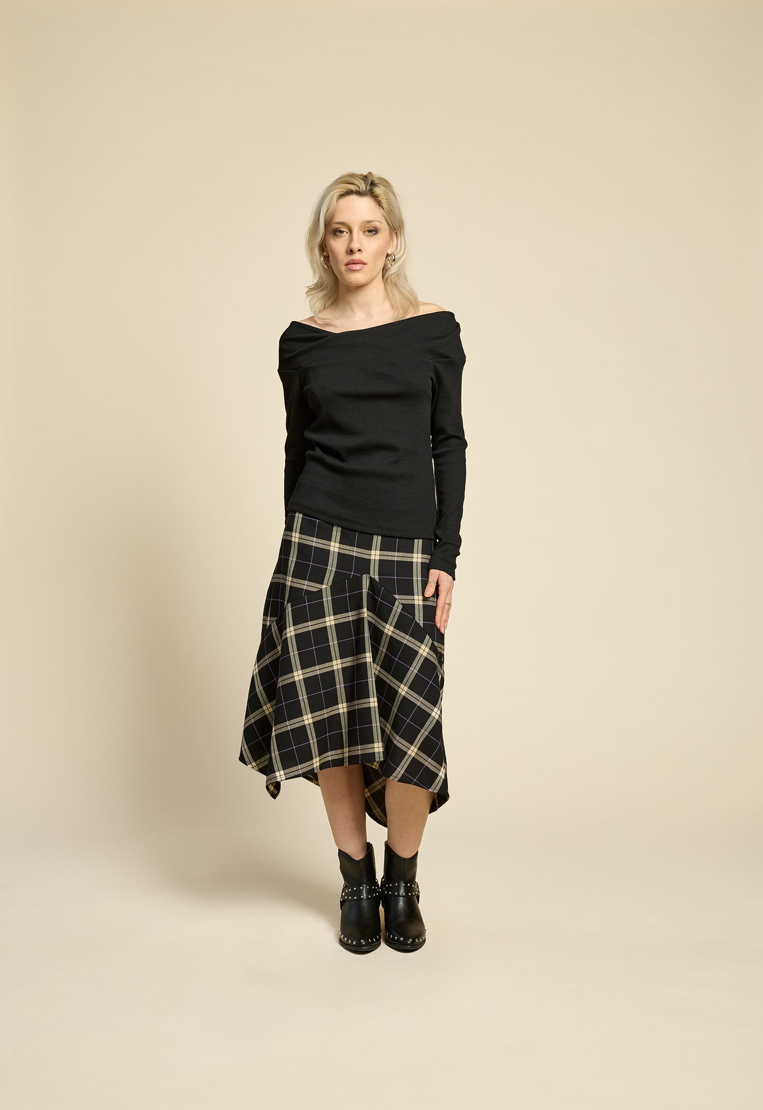 cokluch-haut-ruby-noir-jupe-cosmiclove-plaid-noir-ah2526