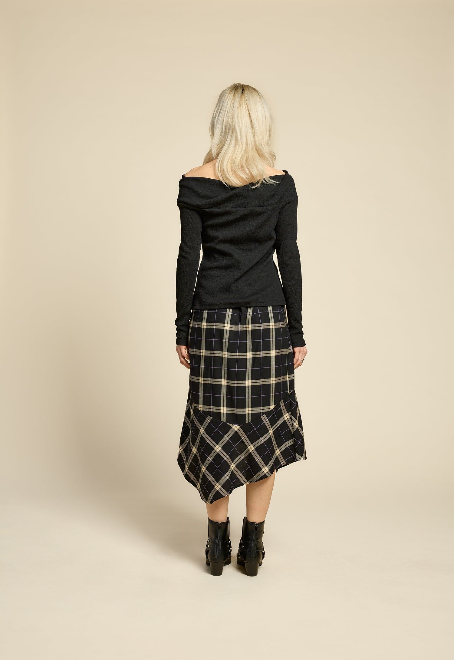 cokluch-haut-ruby-noir-jupe-cosmiclove-plaid-noir-ah2526