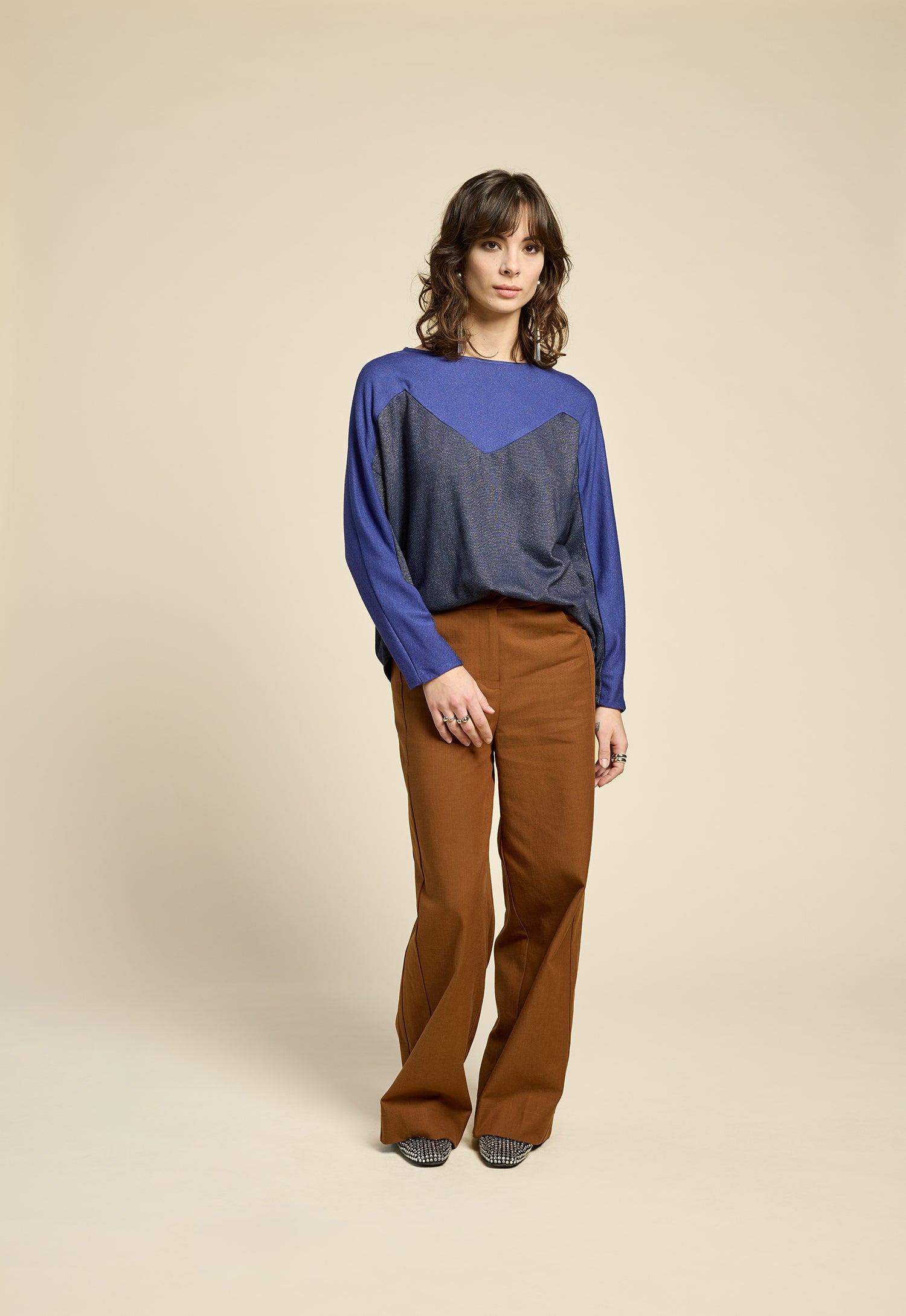 cokluch-haut-shadow-twilight-facette-pantalon-romeo-cognac-ah2526-holiday
