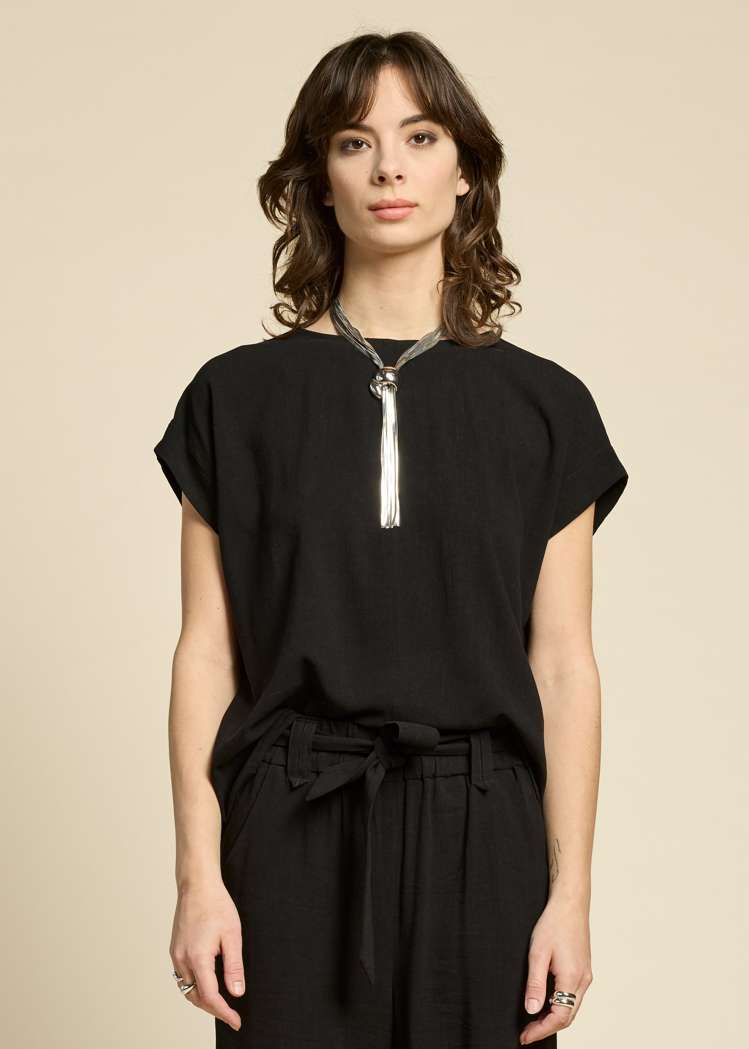 cokluch-haut-silence-noir-ah2526