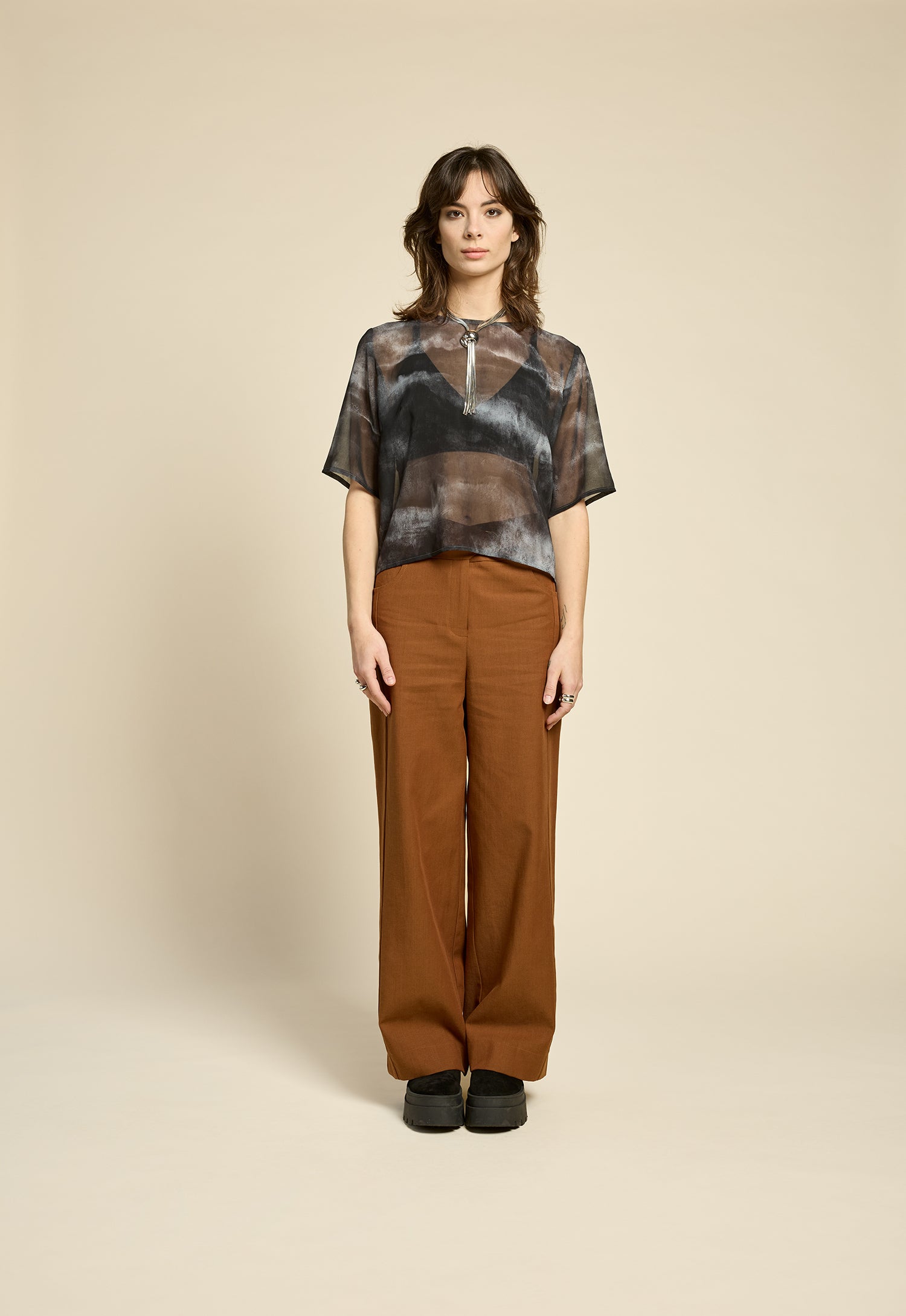 cokluch-haut-soullove-voile-mist-noir-bralette-aulne-noir-pantalon-romeo-cognac-ah2526