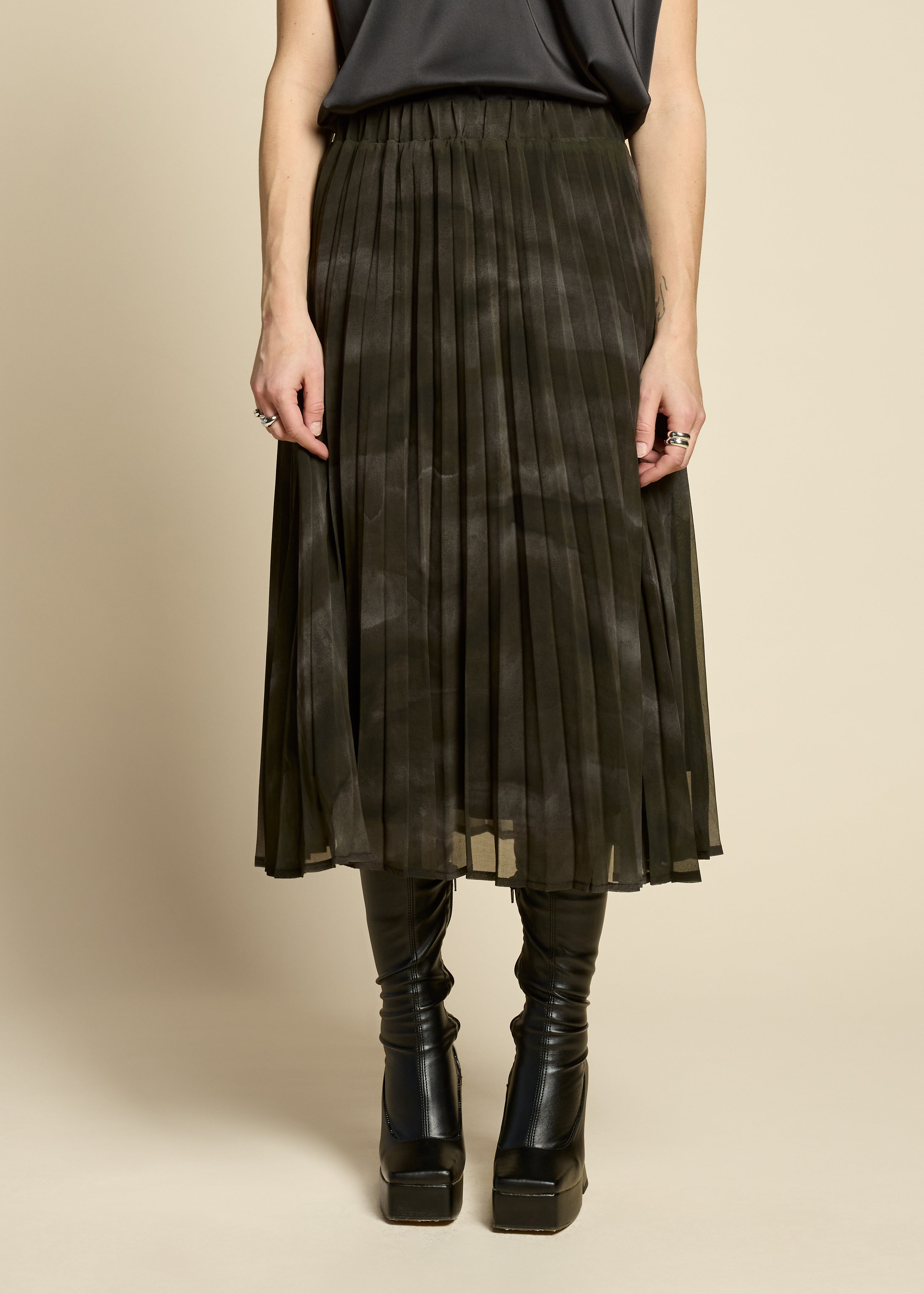 cokluch-jupe-flowers-mist-olive-ah2526