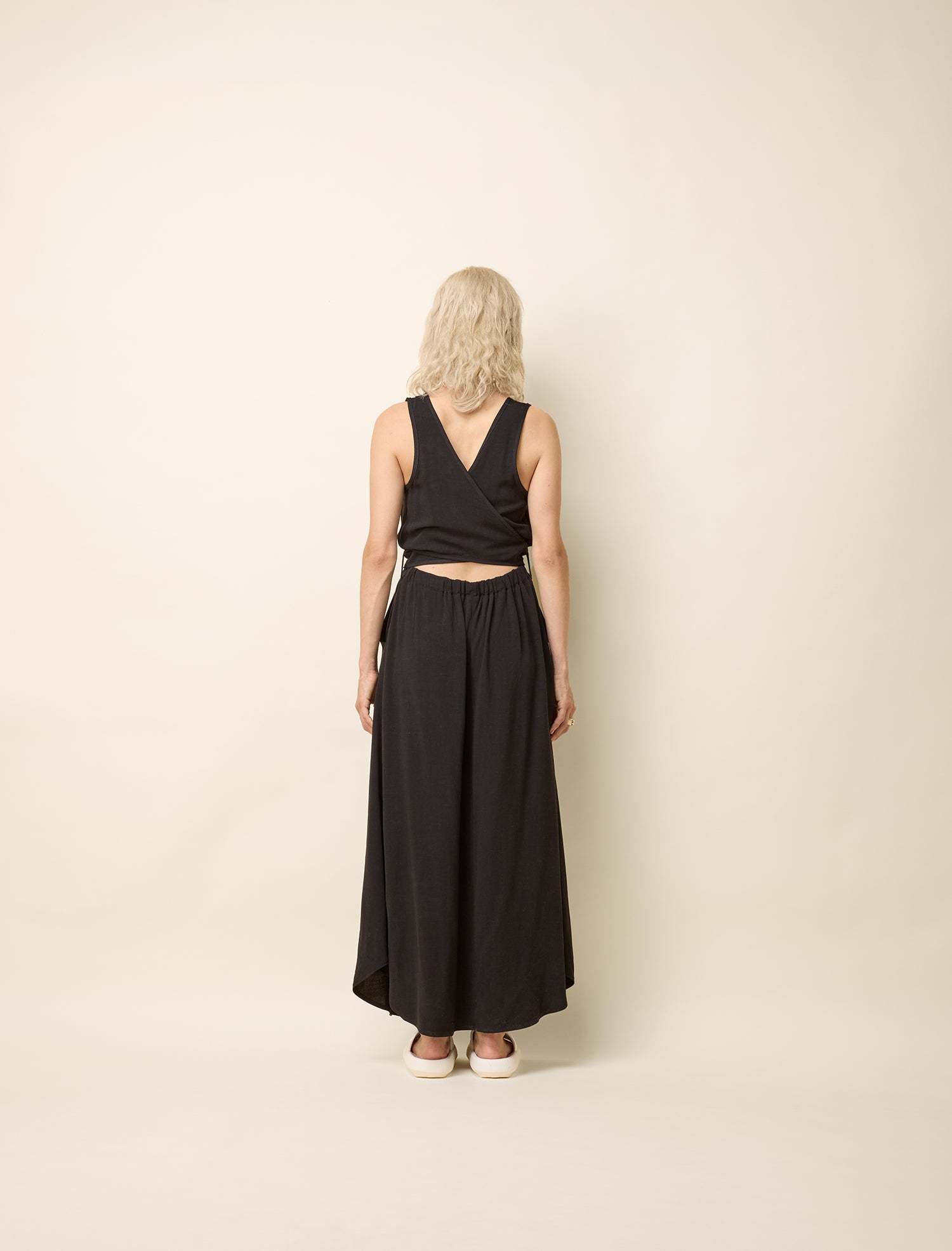 cokluch-robe-bella-noir-pe25