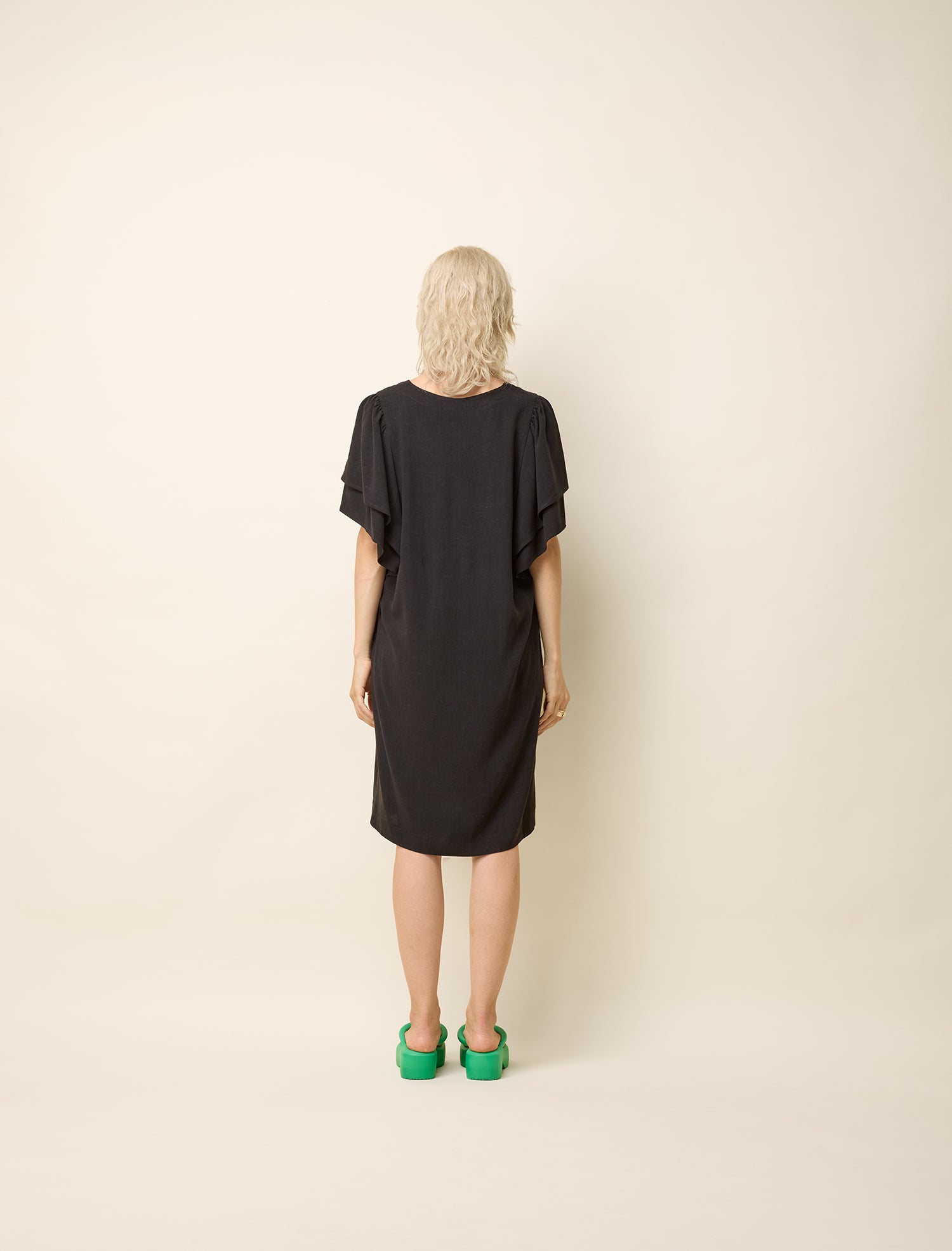 cokluch-robe-paramida-noir-pe25