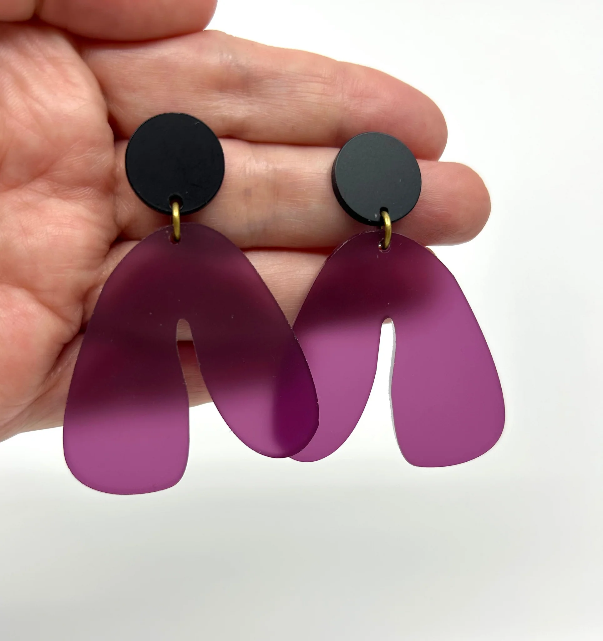 darlingsofdenmark-bijou-bouclesdoreilles-lotta-acrylique-regulier-prune-transparent
