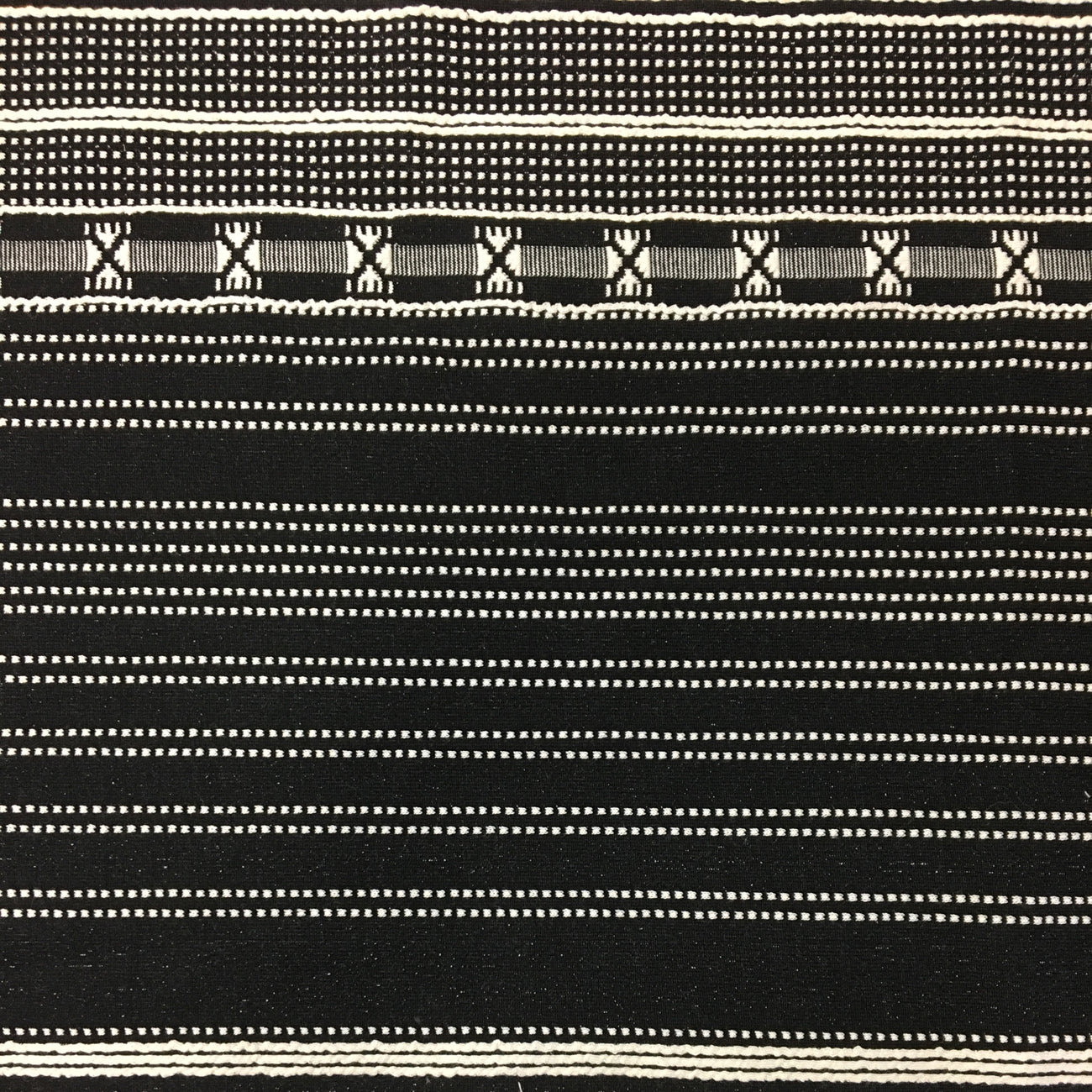 cokluch-tissu-tricot-ligne-noir-blanc