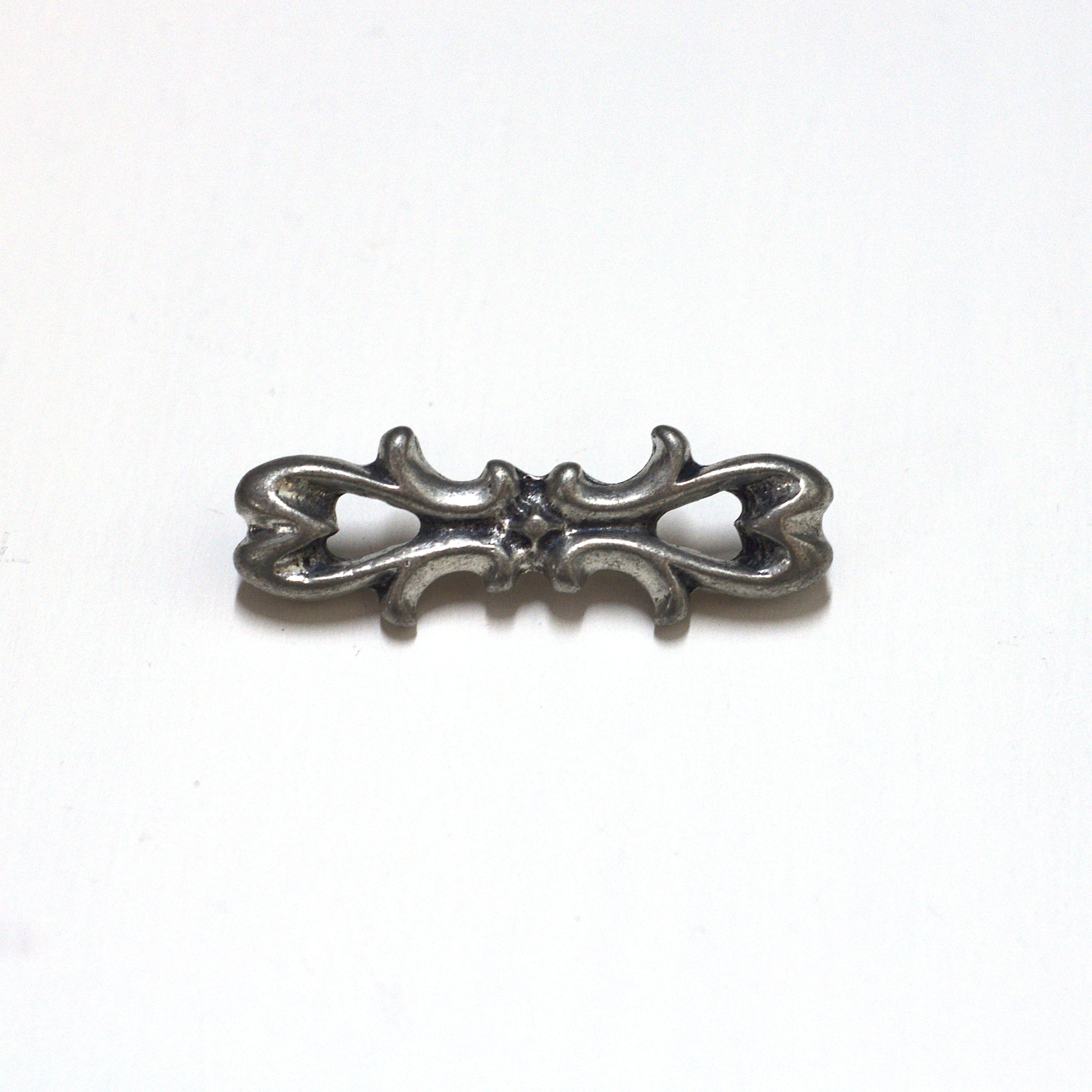 cokluch-fourniture-ornement-baroque-rivets