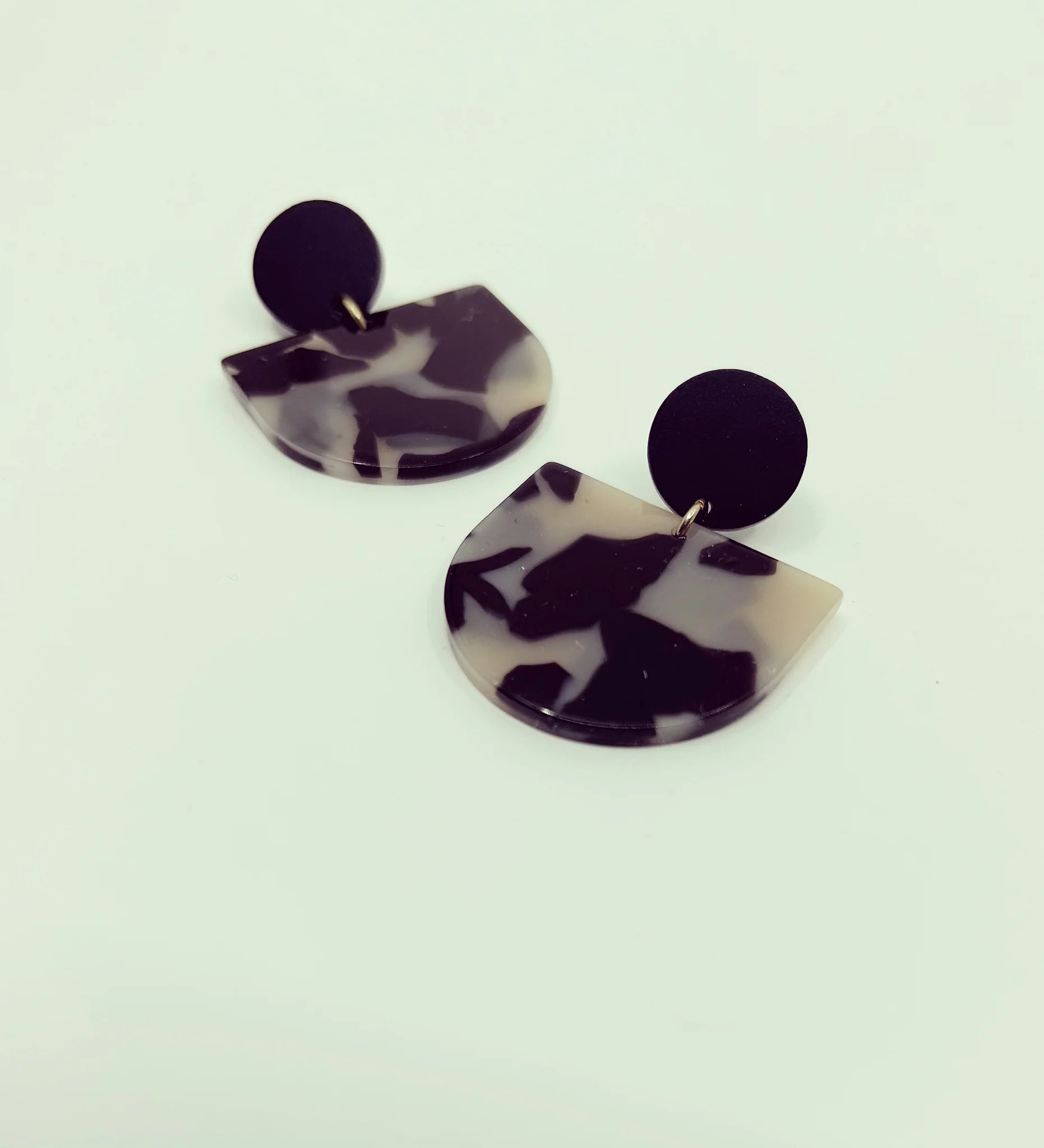 darlingsofdenmark-bijoux-bouclesdoreilles-zillie-acrylique-faitauquebec