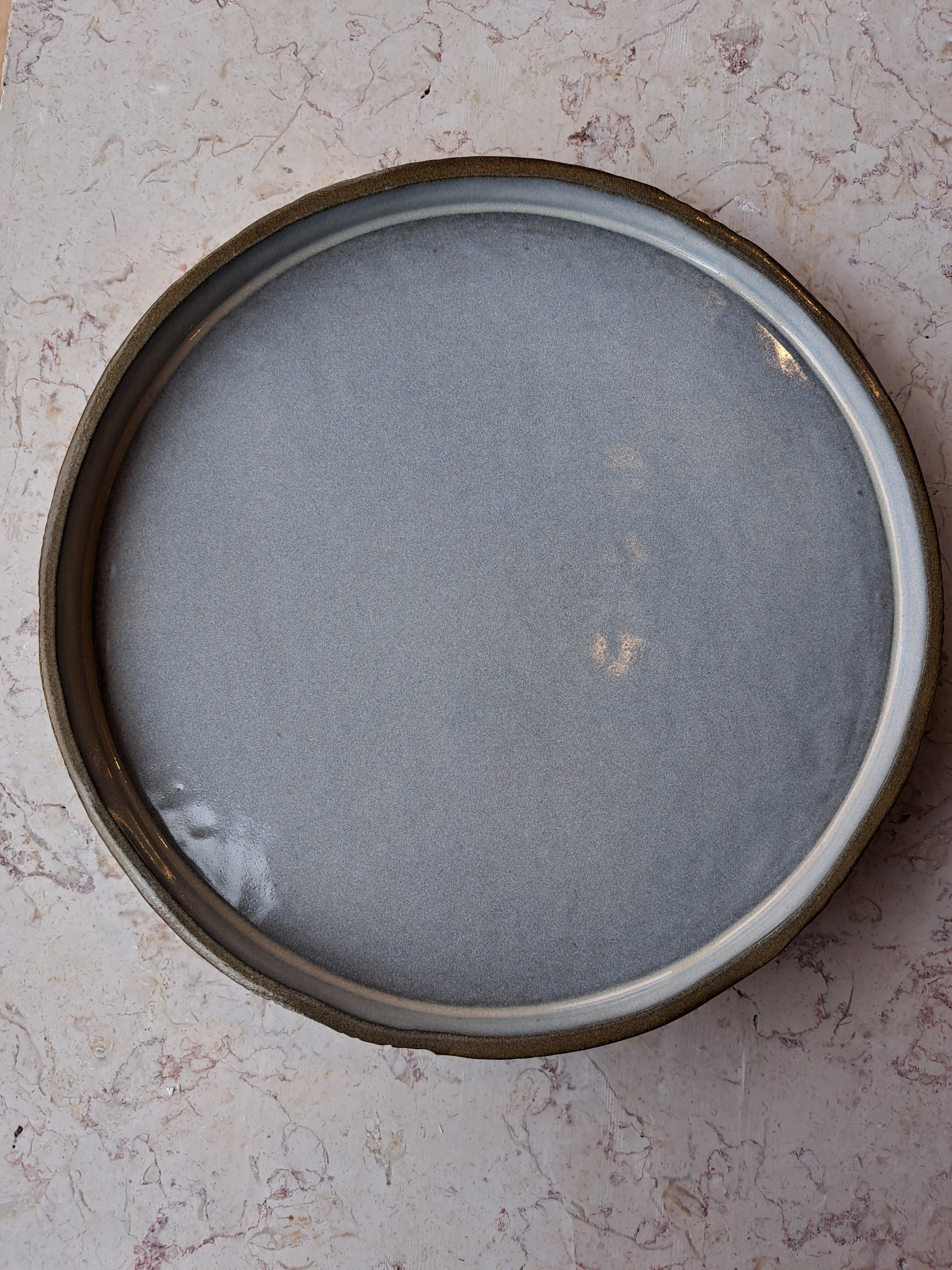 marienguyen-ceramiste-vaiselle-asiette-ceramique-grise