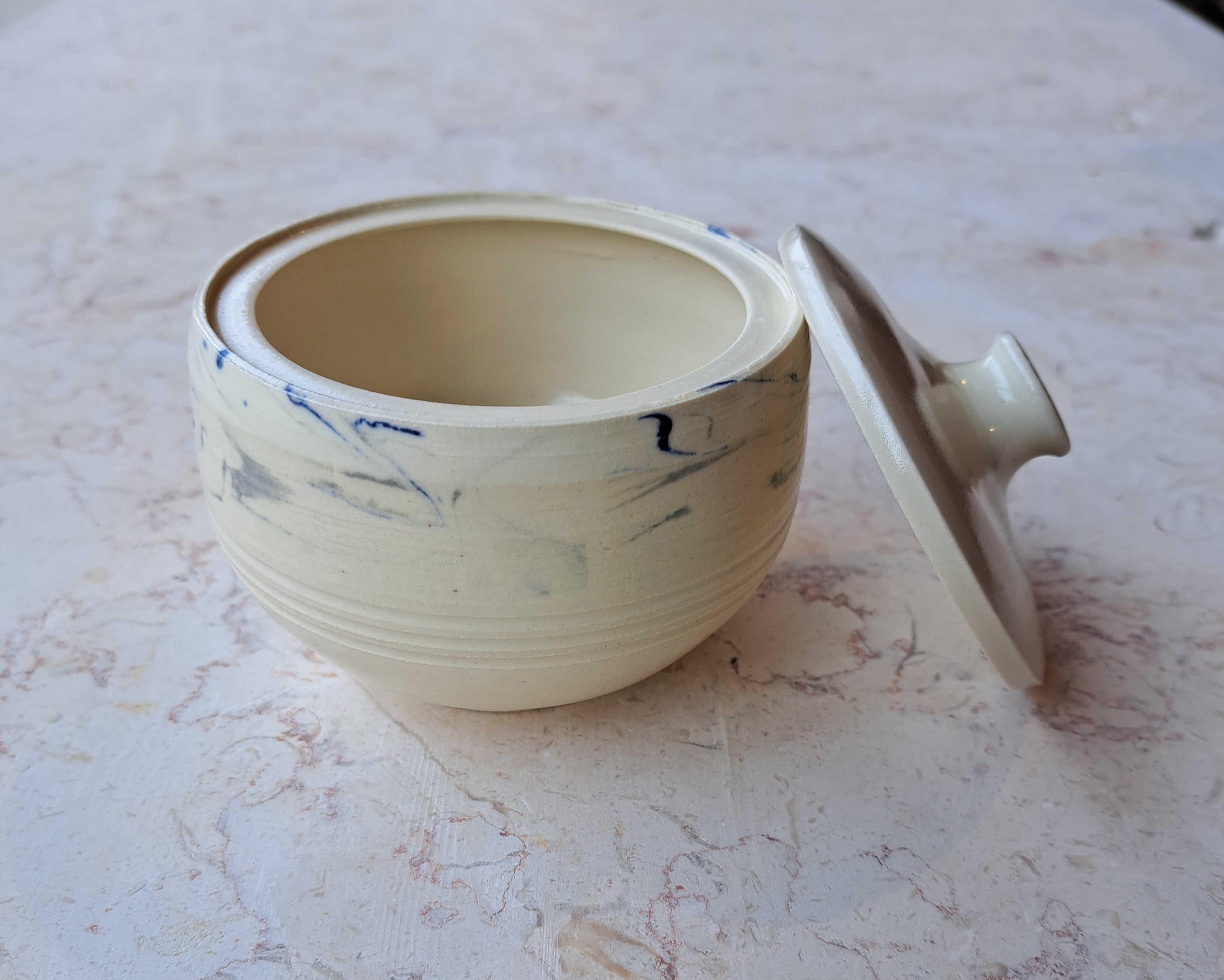 ateliermarienguyen-ceramiste-vaisselle-pot-couvercle-ceramique