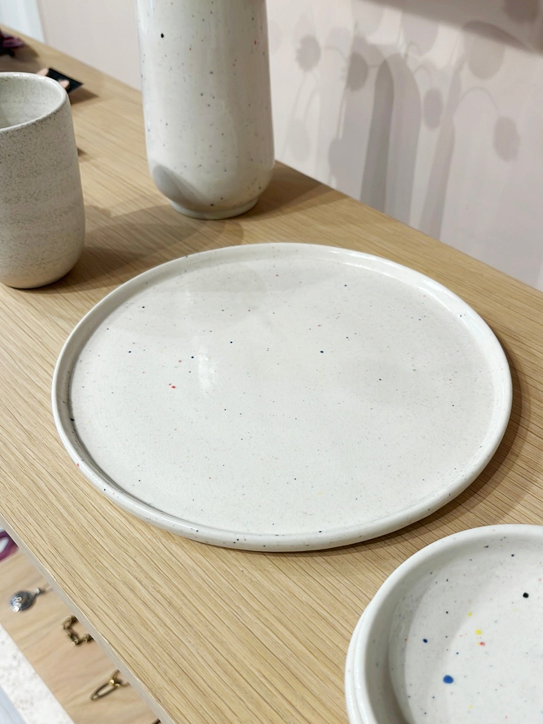 ateliermarienguyen-ceramiste-vaisselle-assiette-ronde-ceramique-confetti