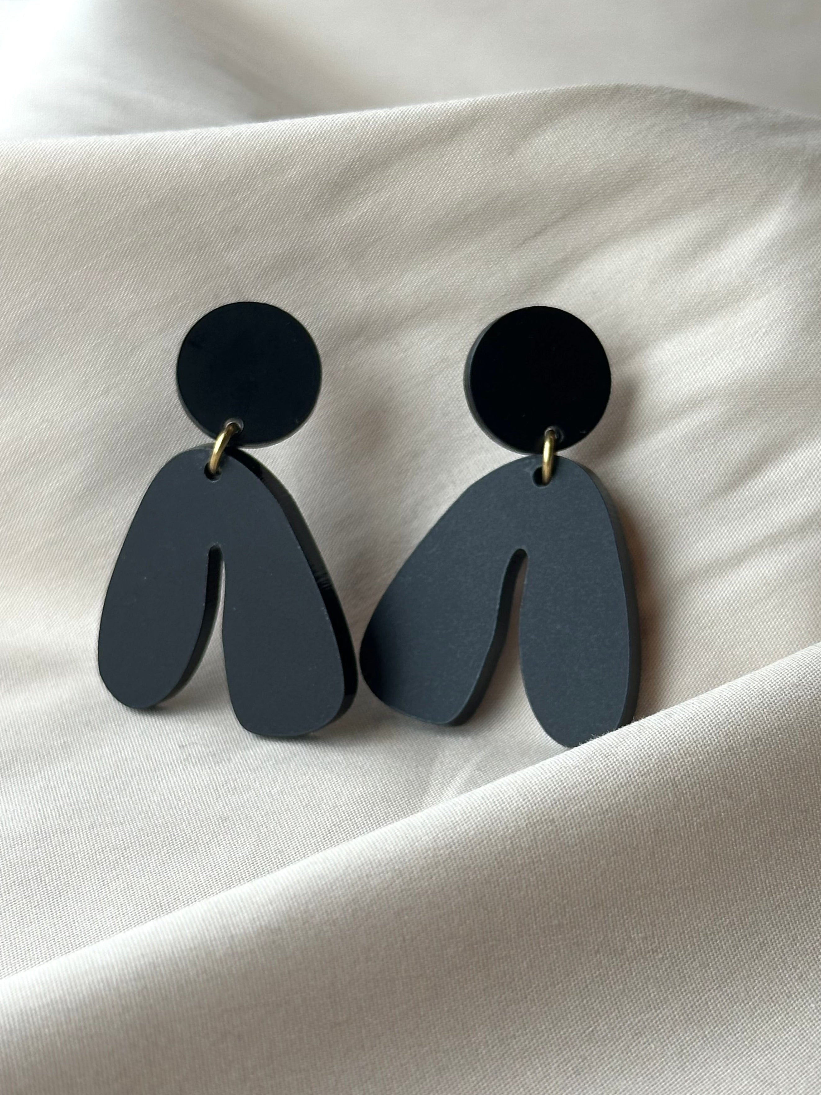 darlingsofdenmark-bijou-bouclesdoreilles-lotta-acrylique-mini-noir