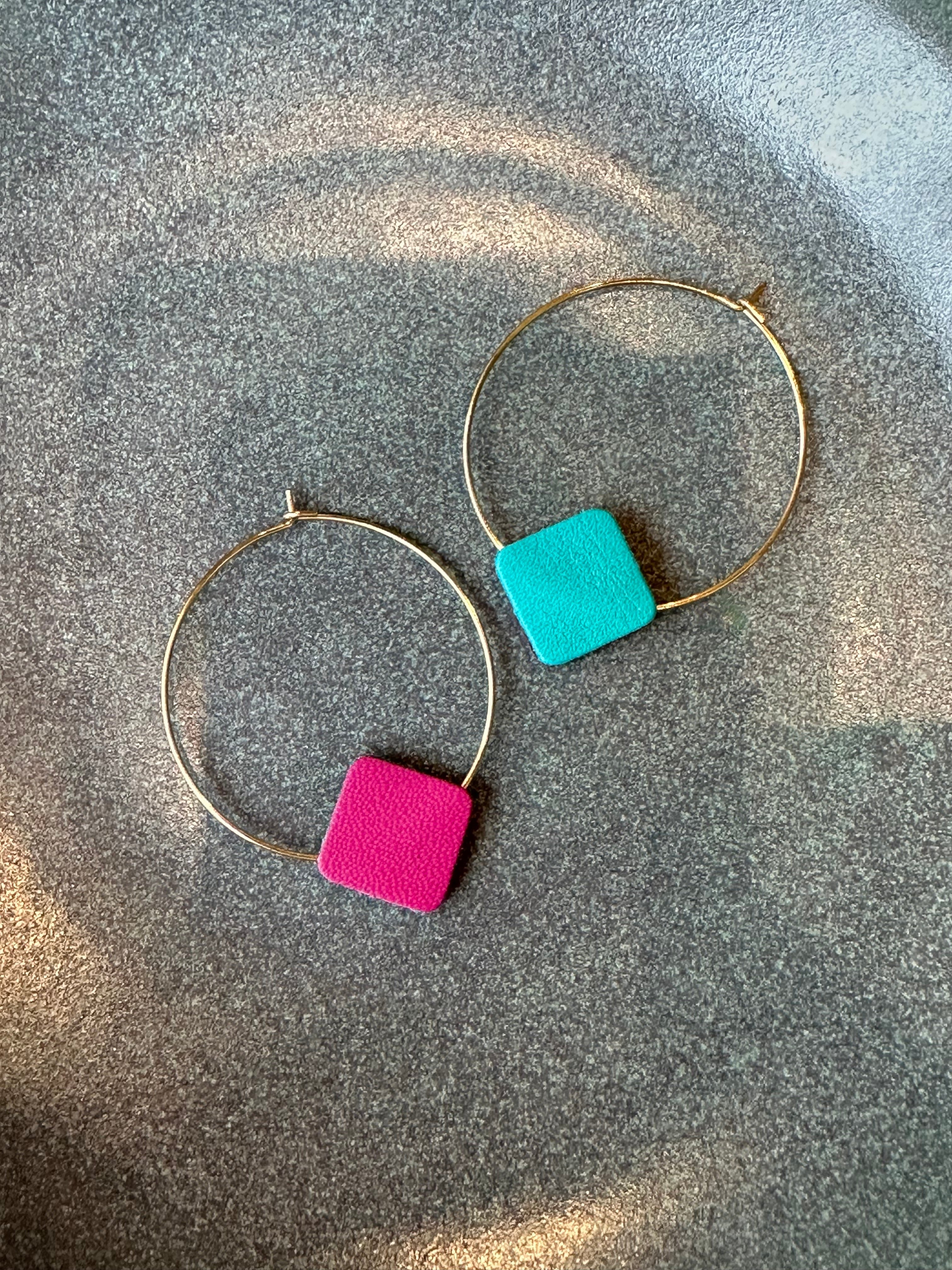 Boucles d'oreilles créoles - ROND/CARRÉ