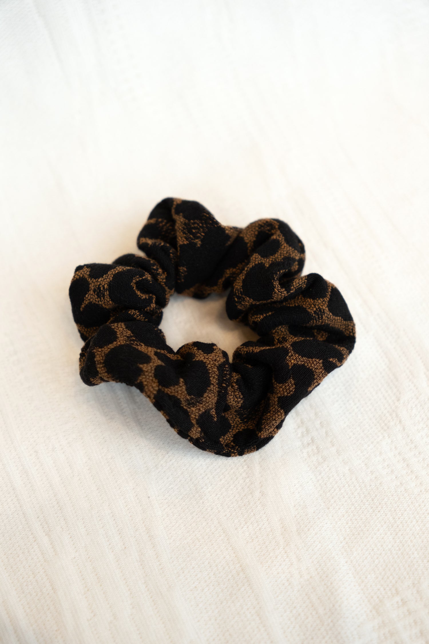 cokluch-chouchou-elastiqueacheveux-leopard-gold-ah2526