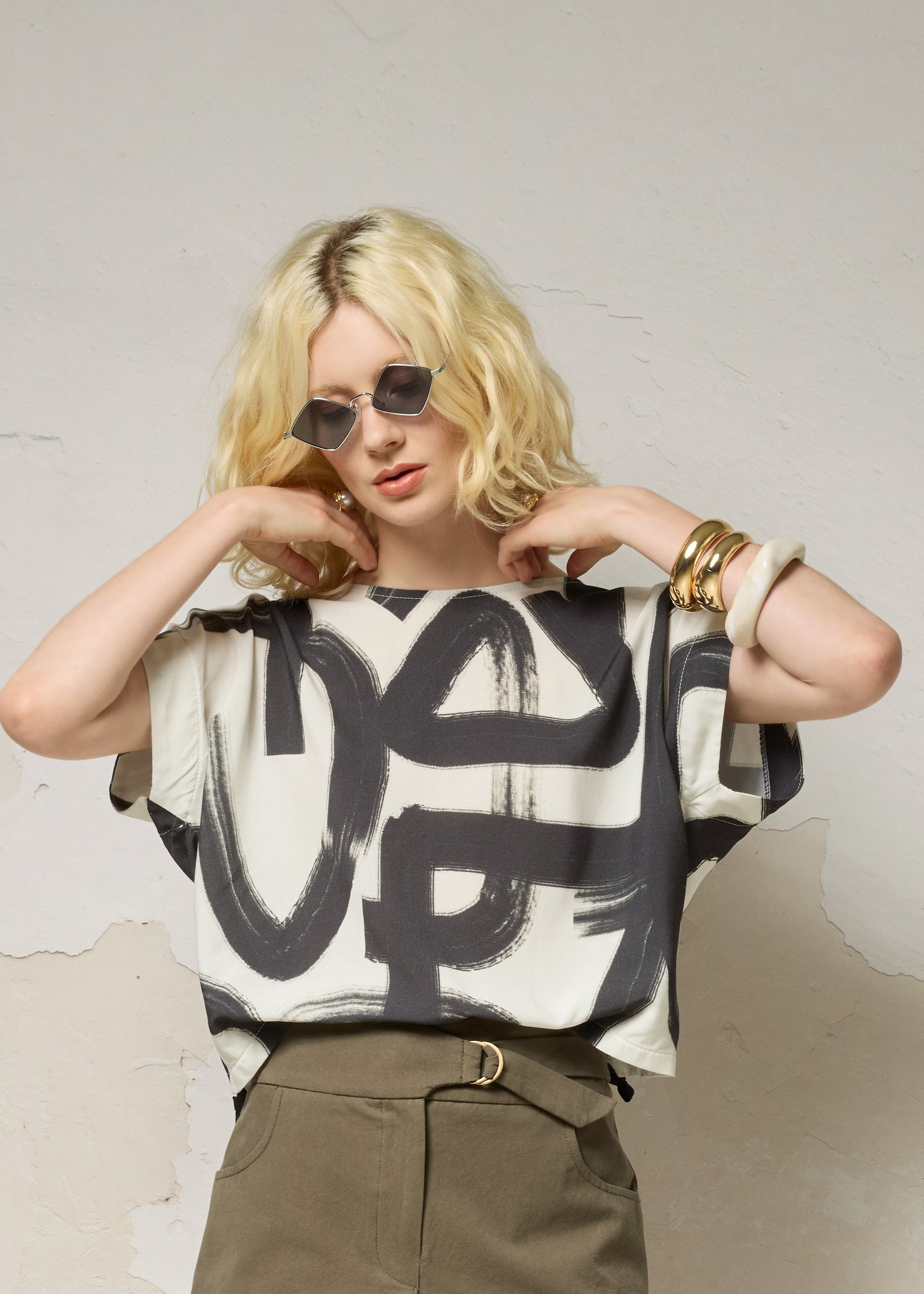 Haut NYX - Black Shodo