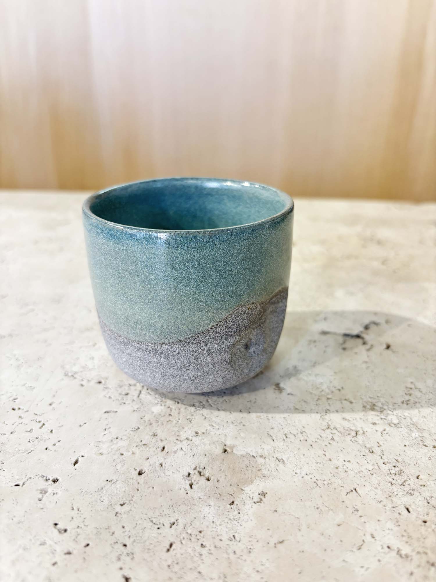 ateliermarienguyen-ceramiste-vaisselle-gobelet-verre-ceramique-petit-vert-lichen
