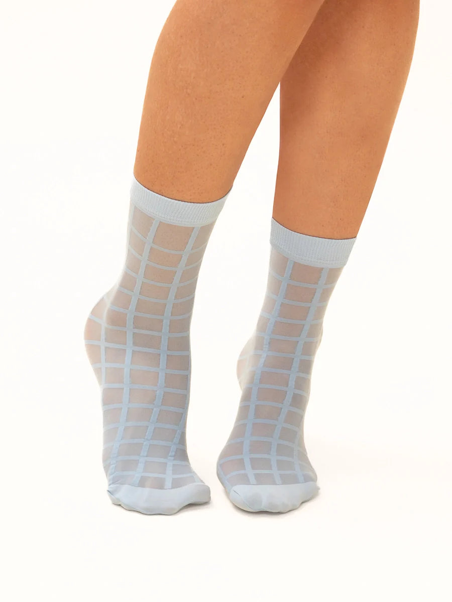 fromrachel-bas-soquettes-chaussettes-diaphanes-carreaux-nylon-bleuciel