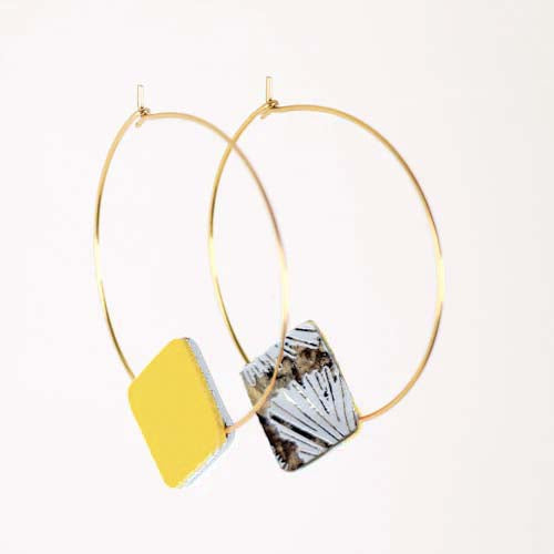 chikiboom-bijou-bouclesdoreilles-creoles-rond-carre-cuirrecycle-abstrait-jaune