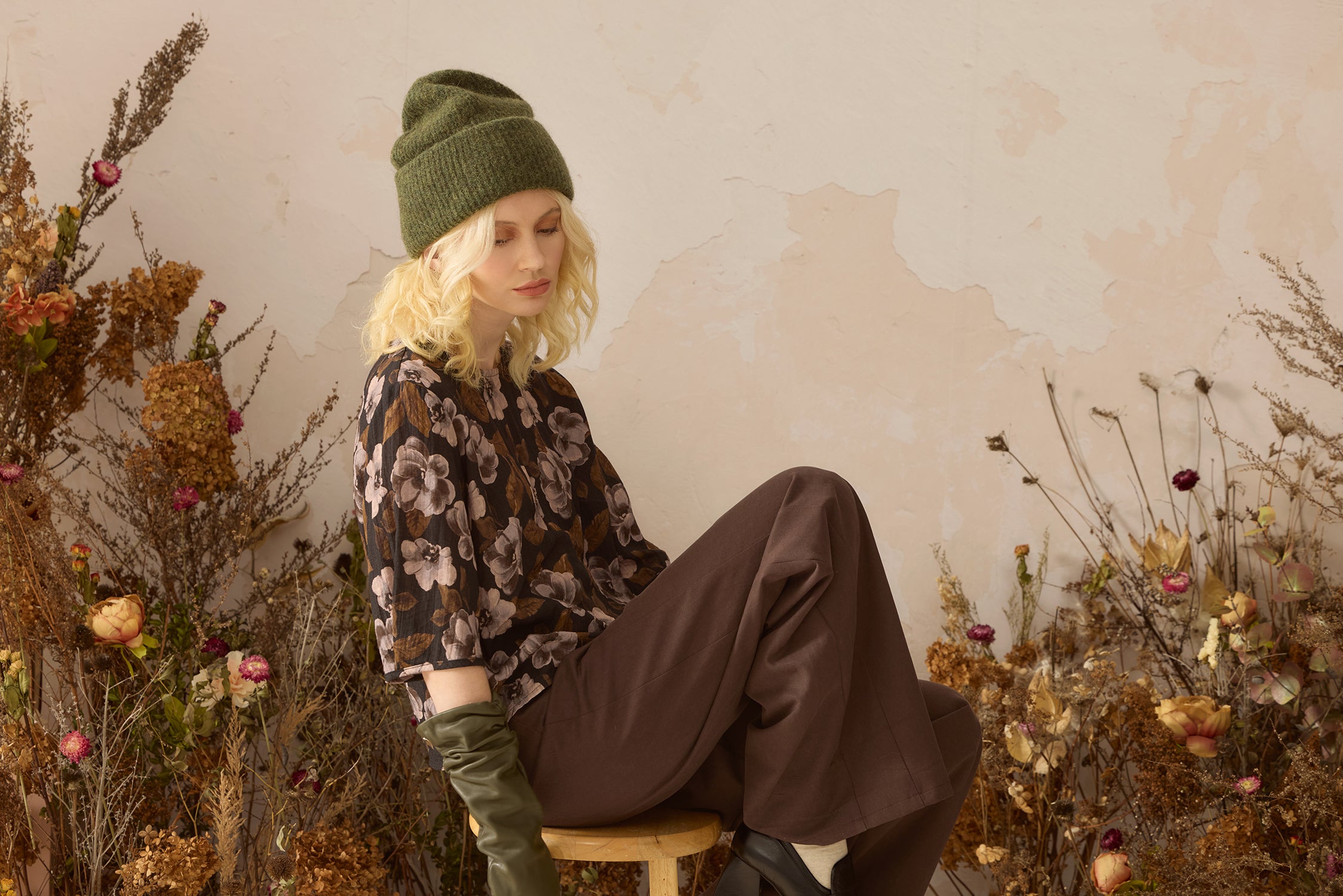 chlo-par-cokluch-haut-blouse-morgan-flowers-noir-pantalon-romeo-espresso-ah2627