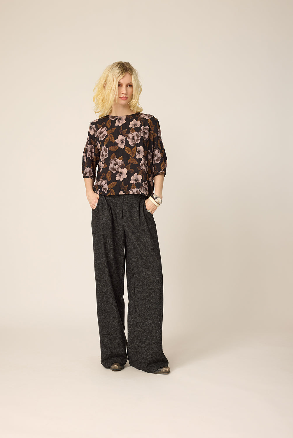 chlo-par-cokluch-haut-blouse-morgan-flowers-noir-pantalon-zaho-tweed-noir-ah2627