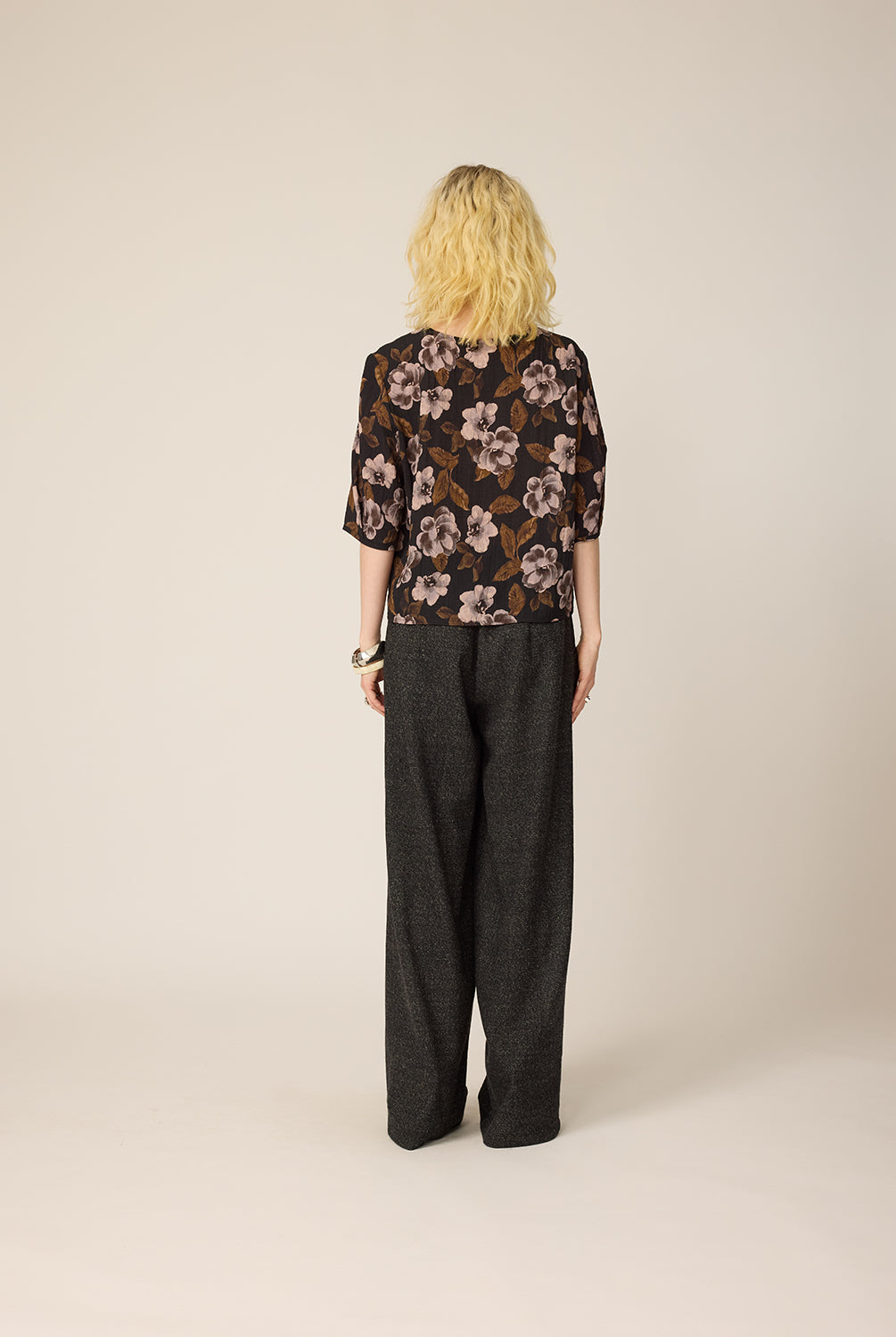 chlo-par-cokluch-haut-blouse-morgan-flowers-noir-pantalon-zaho-tweed-noir-ah2627