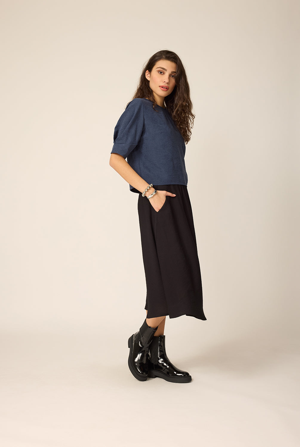 chlo-par-cokluch-haut-blouse-ronnie-indigo-jupe-courtney-noir-ah2627