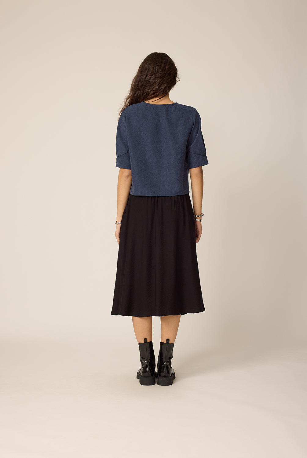 chlo-par-cokluch-haut-blouse-ronnie-indigo-jupe-courtney-noir-ah2627