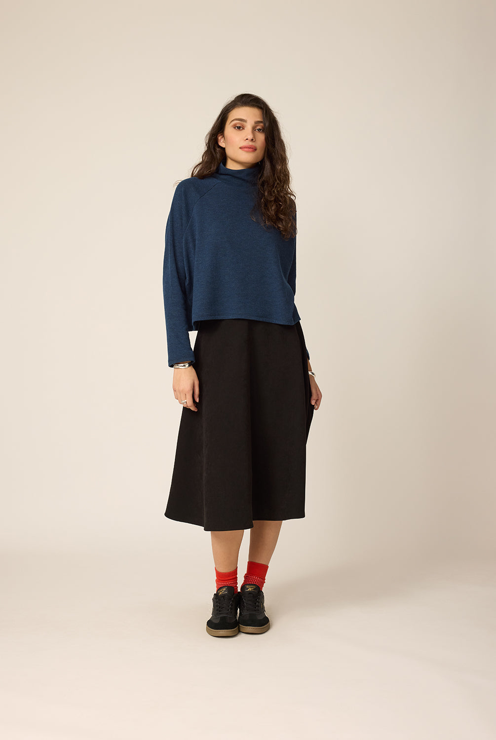 chlo-par-cokluch-haut-chandail-devon-deepsea-jupe-amber-noir-ah2627