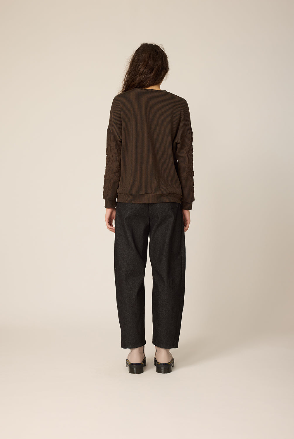 chlo-par-cokluch-haut-chandail-howard-marron-pantalon-lee-noir-ah2627