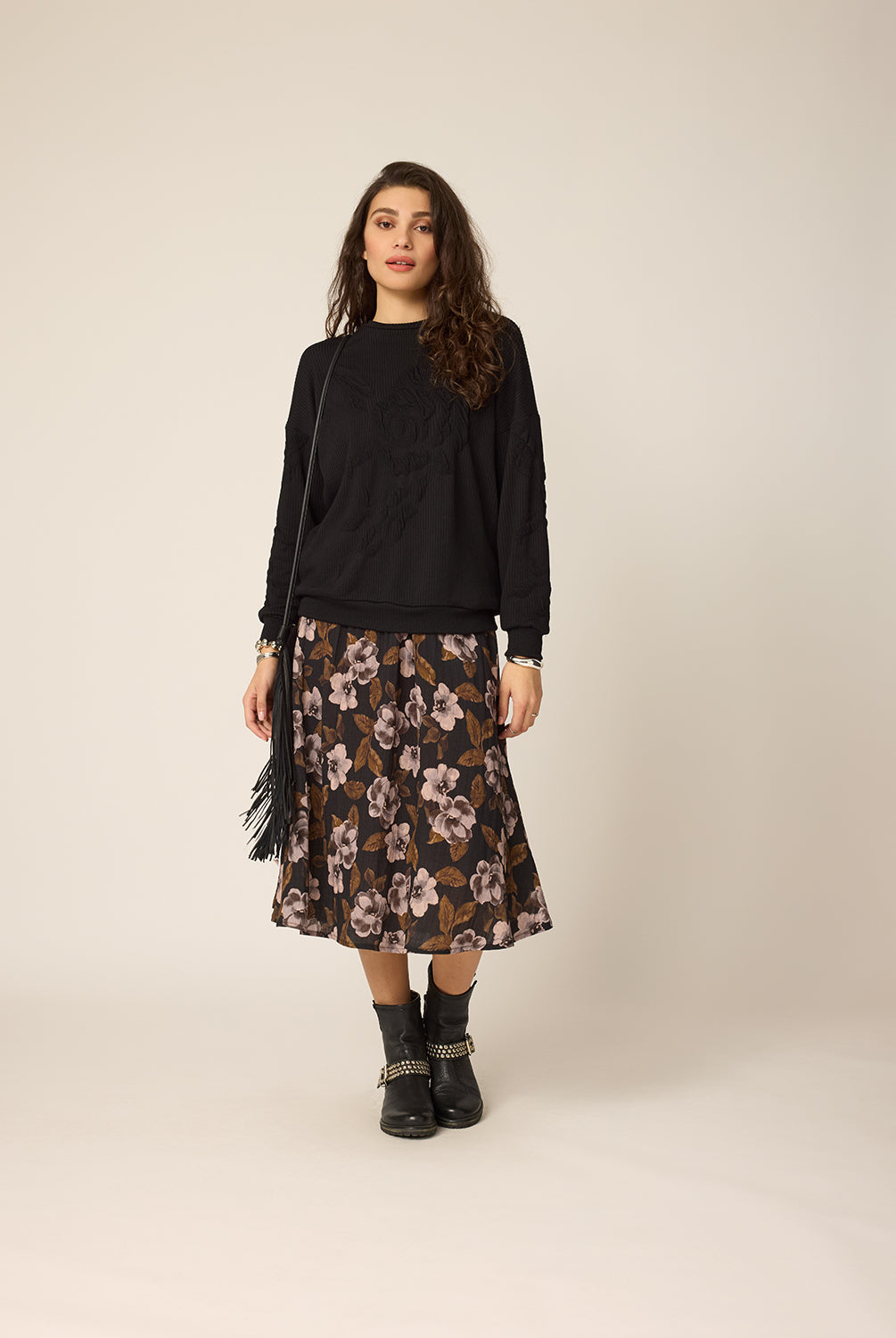 chlo-par-cokluch-haut-chandail-howard-noir-jupe-courtney-flowers-noir-ah2627