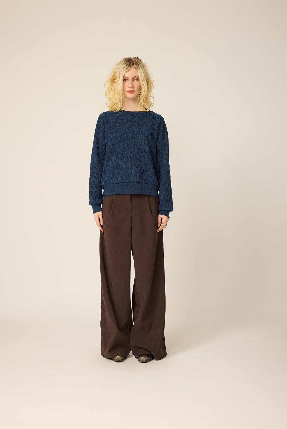 chlo-par-cokluch-haut-chandail-lou-deepsea-pantalon-zaho-espresso-ah2627