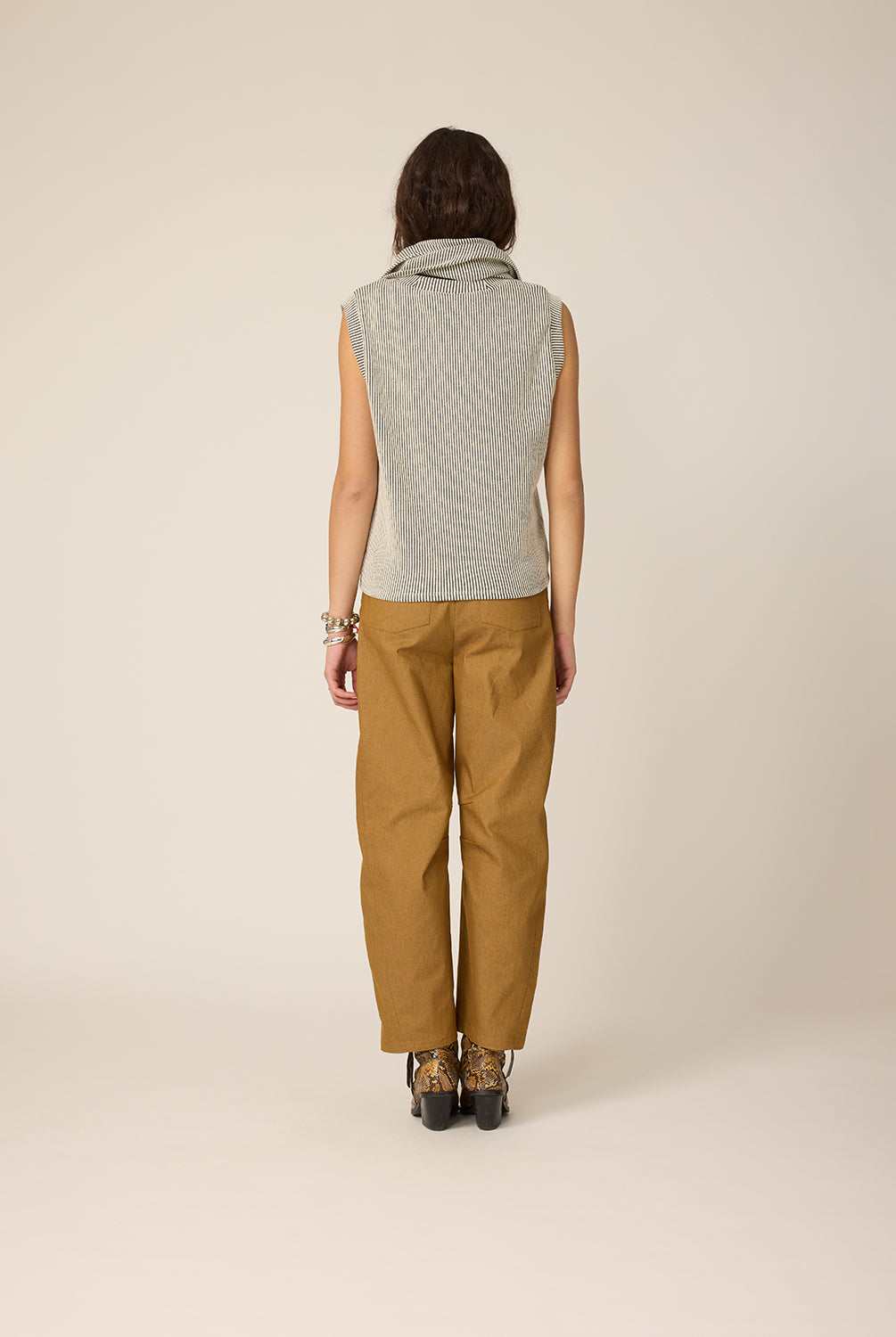 chlo-par-cokluch-haut-foulard-cleo-naturel-pantalon-lee-gold-ah2627