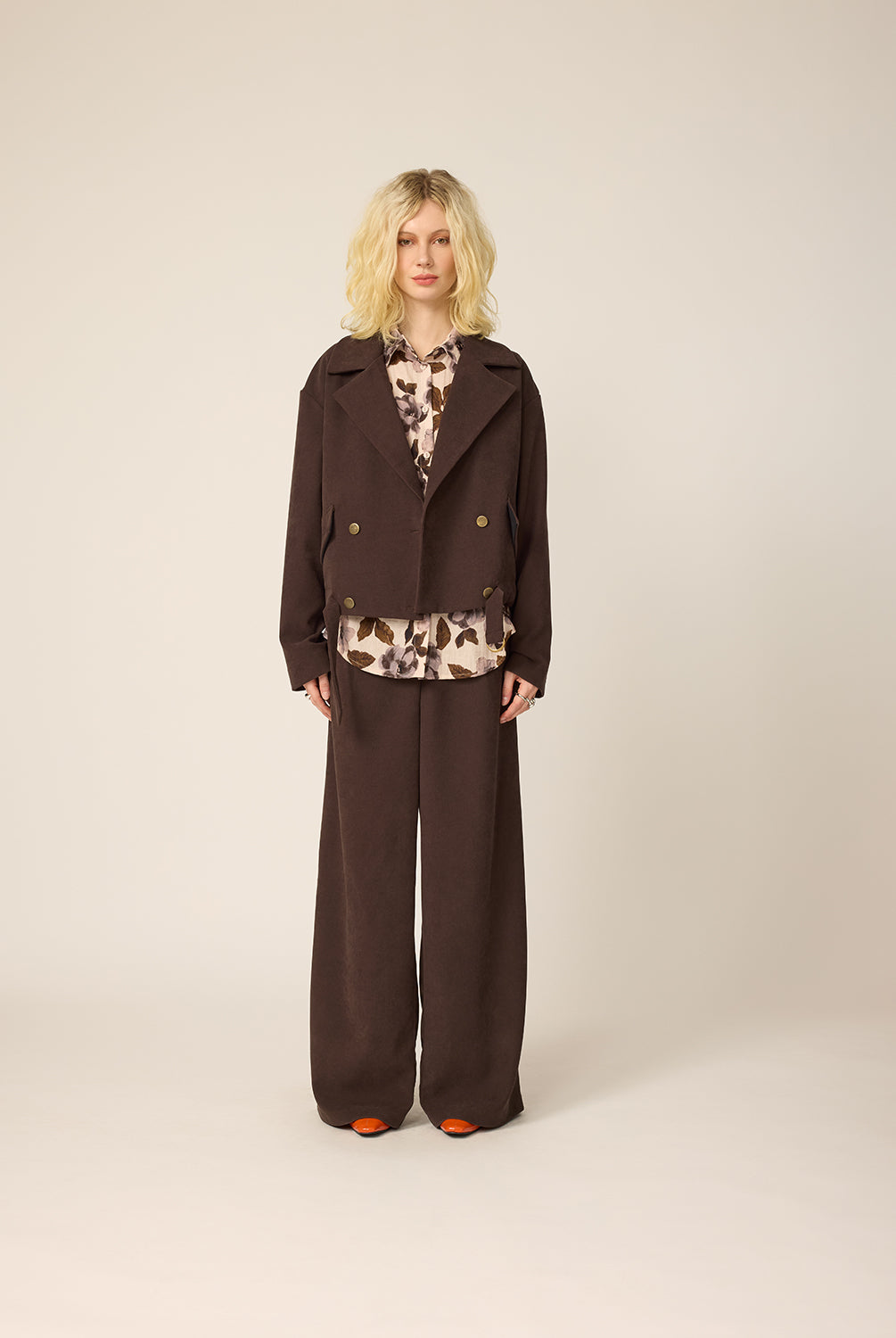chlo-par-cokluch-haut-pardessus-veste-blaise- espresso-chemise-june-flowers-naturel-pantalon-zaho-espresso-ah2627