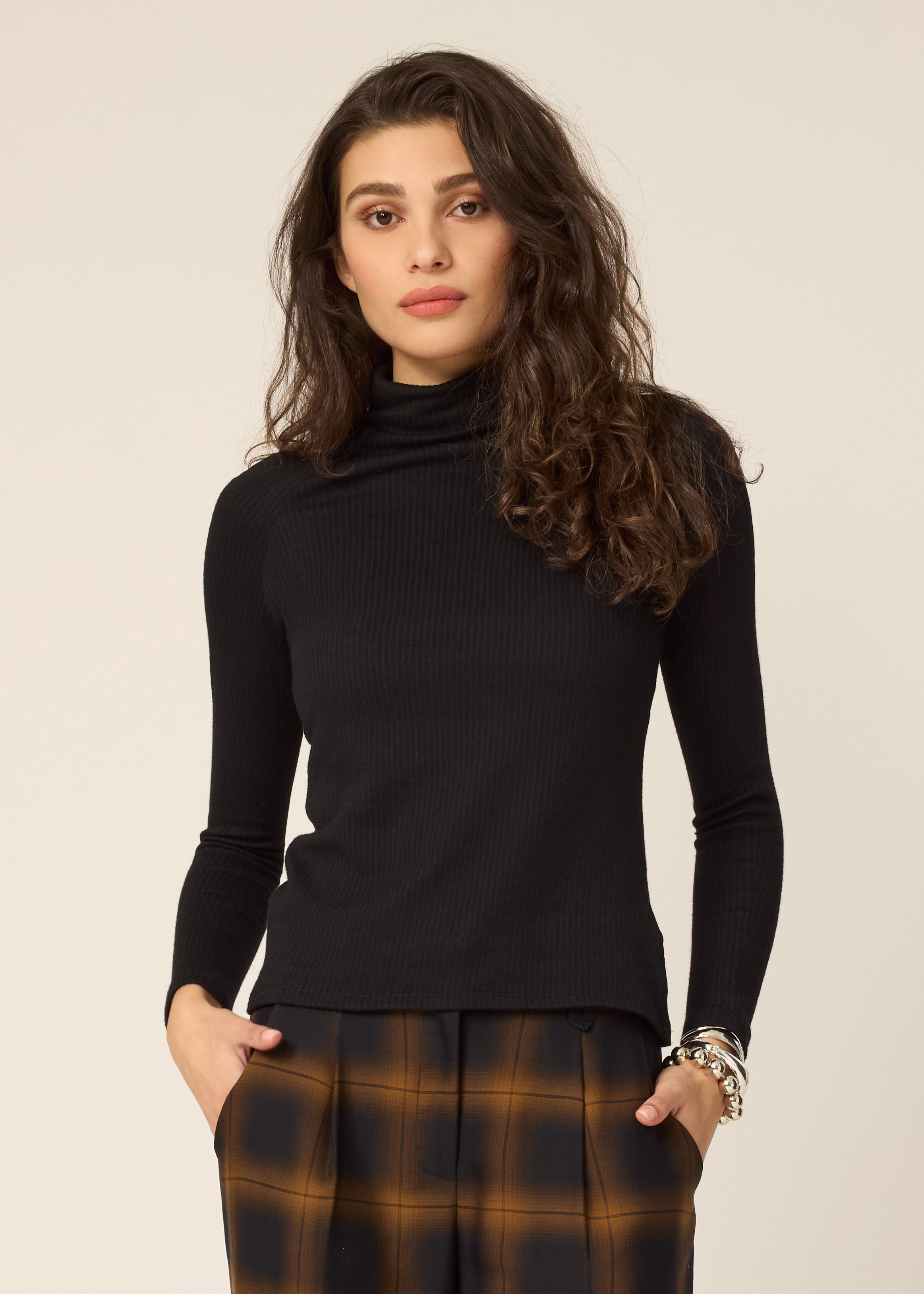 chlo-par-cokluch-haut-pull-colroule-reeves-noir-ah2627